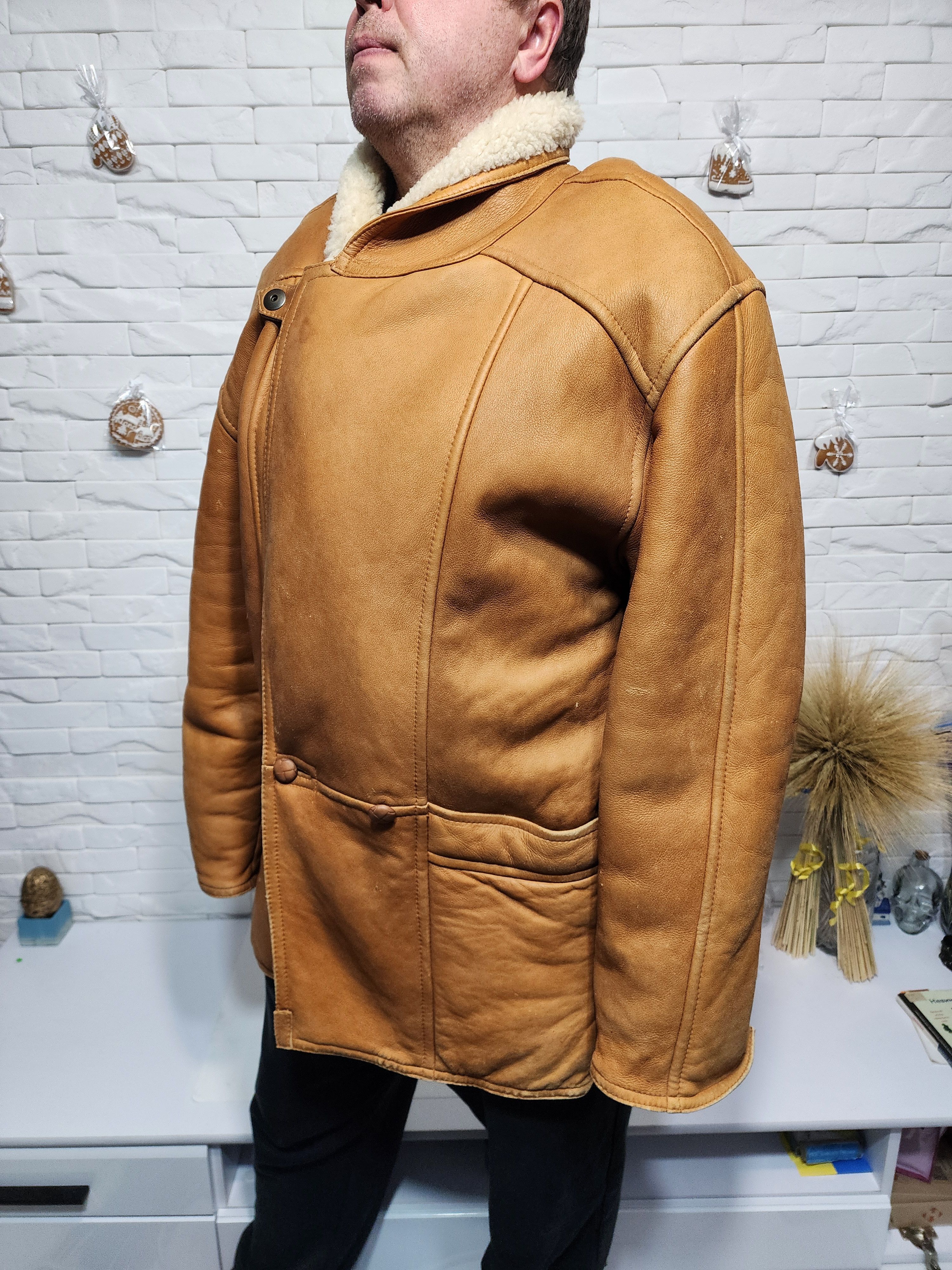 Uniqlo Men's Brown Sheepskin Coat: Genuine Fur, Button Front Size US XL / EU 56 / 4 - 2 Thumbnail