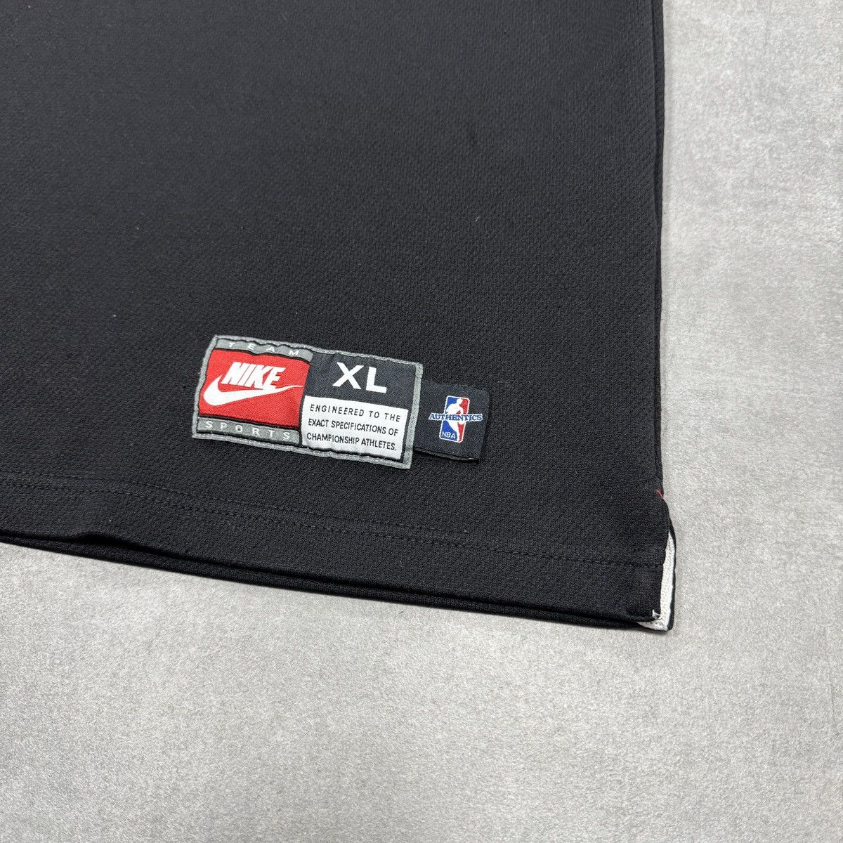 Nike Vintage Nike NBA Chicago Bulls 90s Swoosh Jersey Shirt Y2K Size US XL / EU 56 / 4 - 6 Thumbnail