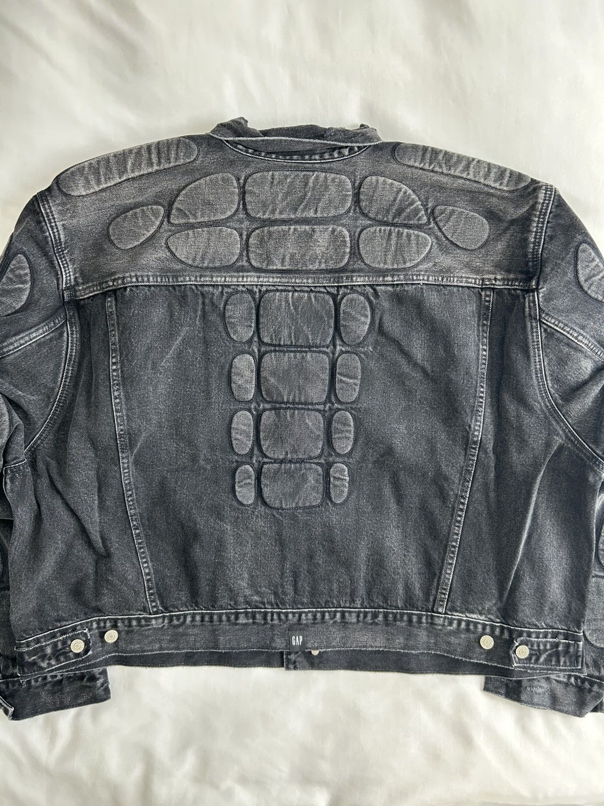 Balenciaga × Gap × Yeezy Yeezy Gap Padded Denim Jacket Balenciaga Grey Wash China Size US XL / EU 56 / 4 - 8 Thumbnail
