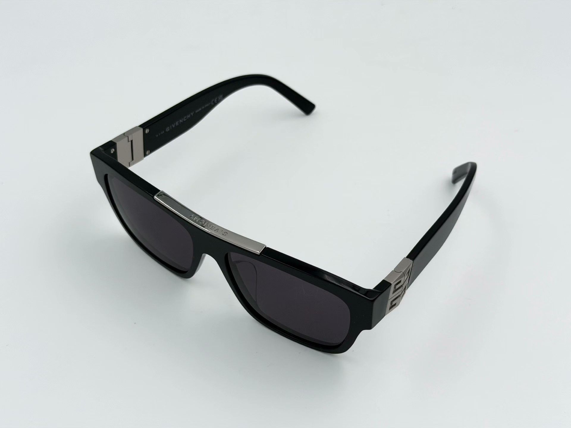 Givenchy Givenchy Retro Gold Item 37 Men Size ONE SIZE - 1 Thumbnail