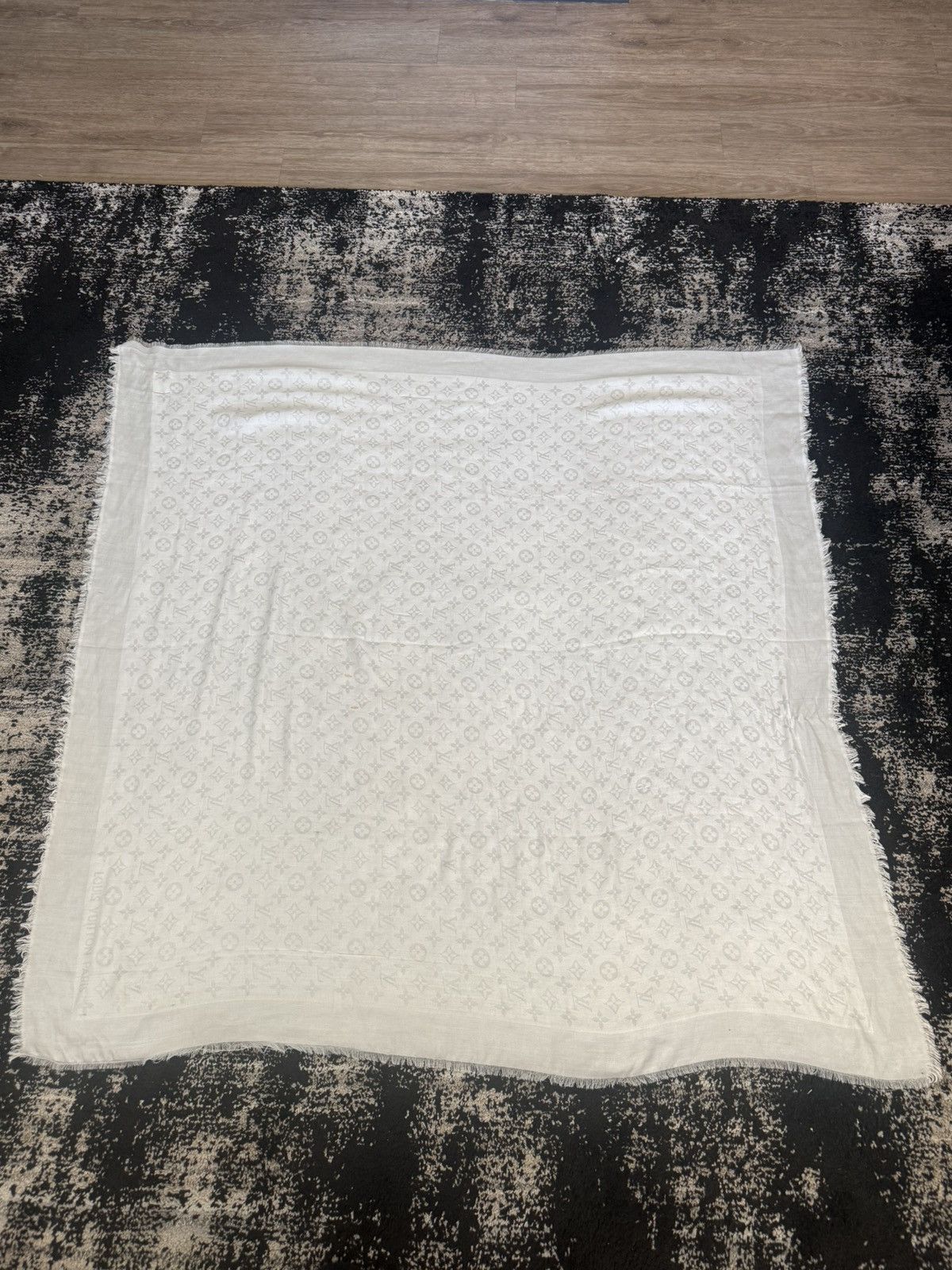 Louis Vuitton Louis Vuitton Silk Wool Monogram Size ONE SIZE - 2 Thumbnail