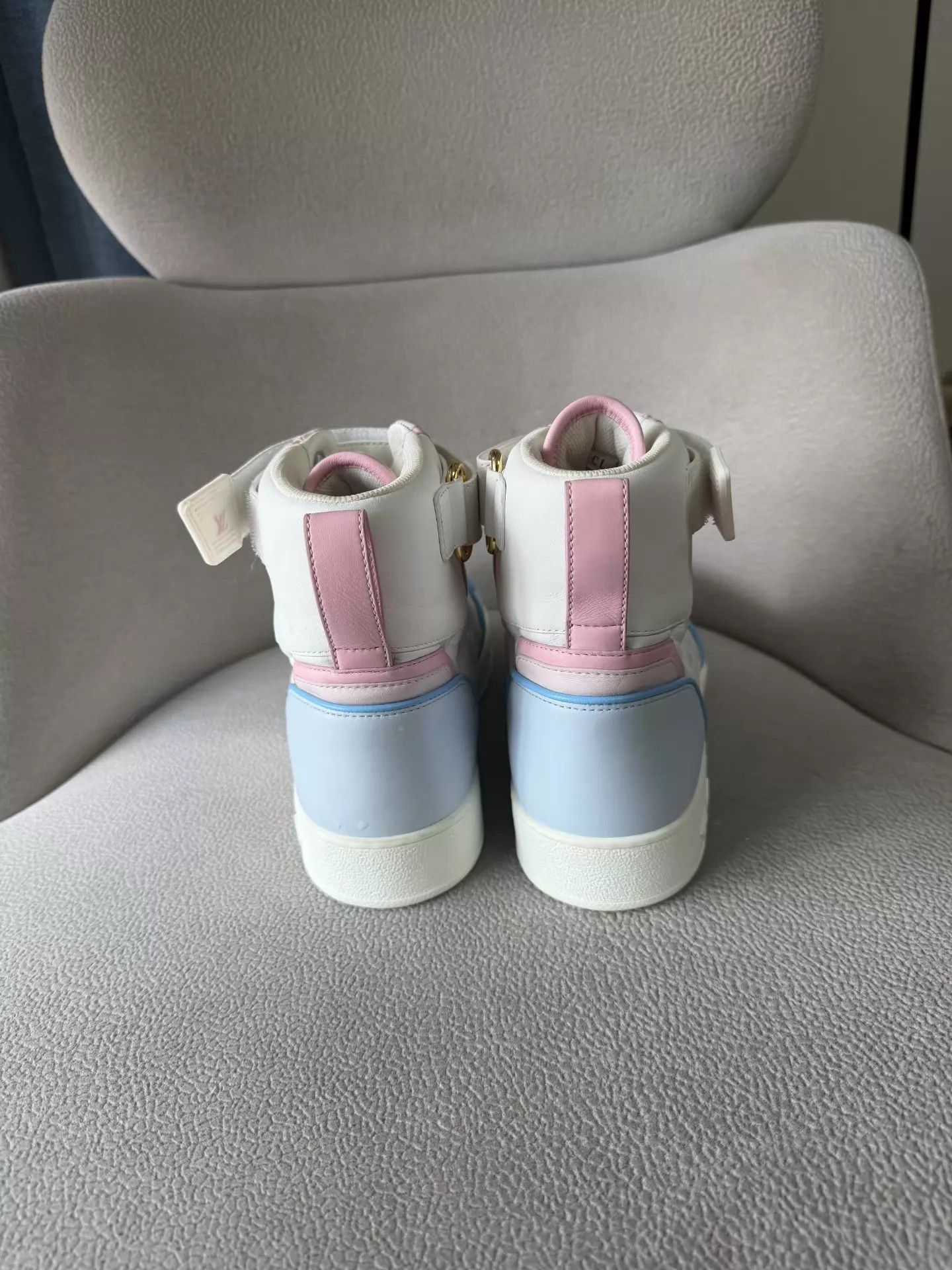 Louis Vuitton LV Boombox High-Top Sneaker 38 Pink Blue White Size US 7.5 / IT 37.5 - 3 Thumbnail