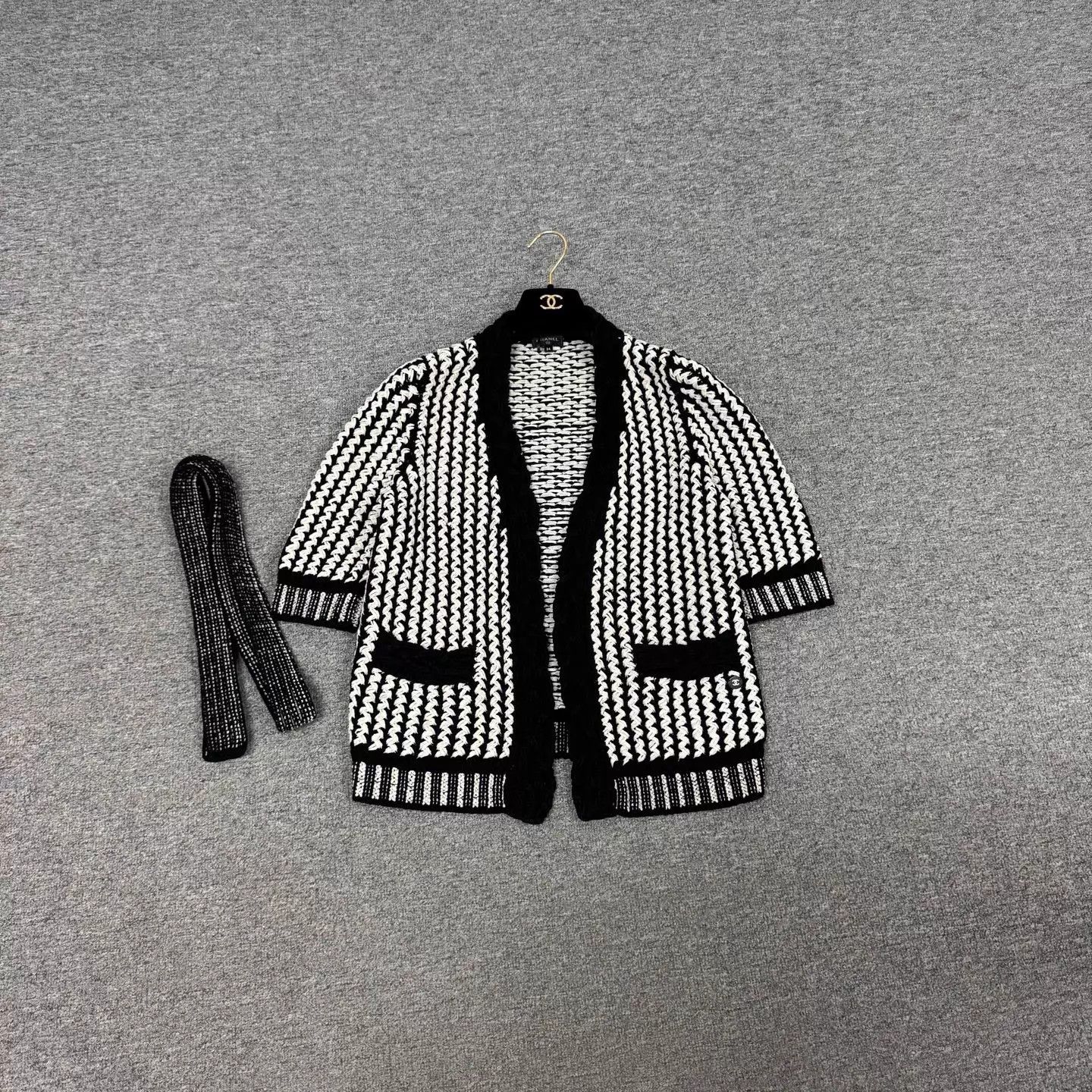 Chanel Chanel Women's B&W Wave V-Neck Belted Cardigan 34 Size XS / US 0-2 / IT 36-38 - 1 Thumbnail