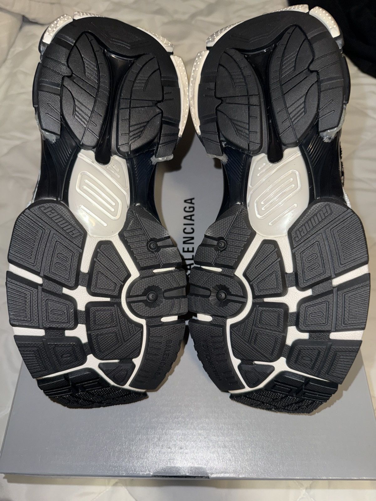 Balenciaga Balenciaga Runner Sneaker | White/Black Size US 6 / EU 39 - 5 Thumbnail