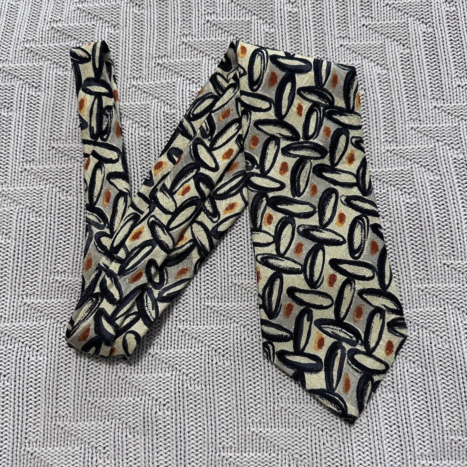 Hugo Boss Hugo Boss gold and black Italian silk tie Size ONE SIZE - 1 Thumbnail