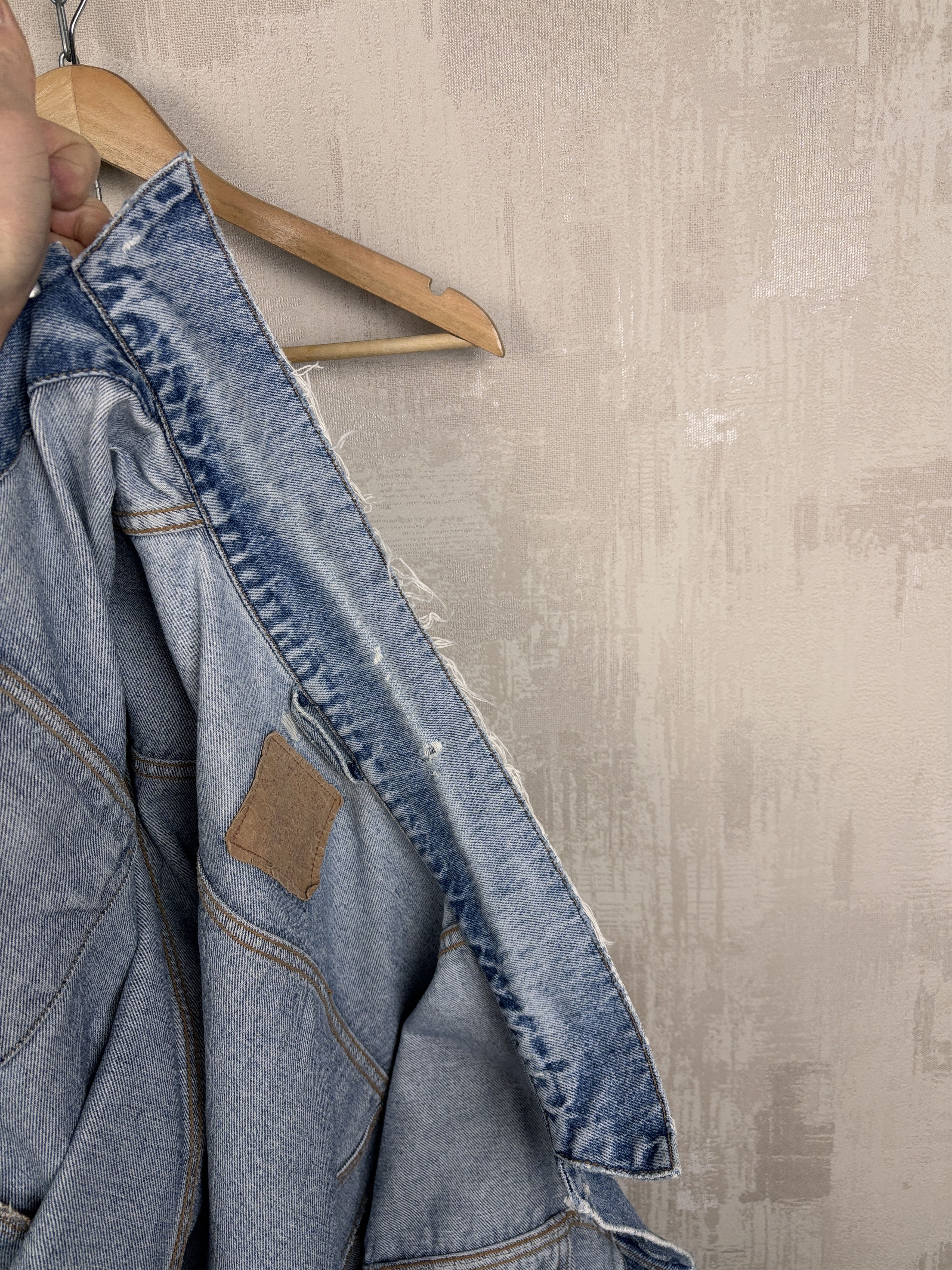 Levi's Vintage Levi's 70503 02 Distressed Denim Trucker Jacket Size US XL / EU 56 / 4 - 6 Thumbnail