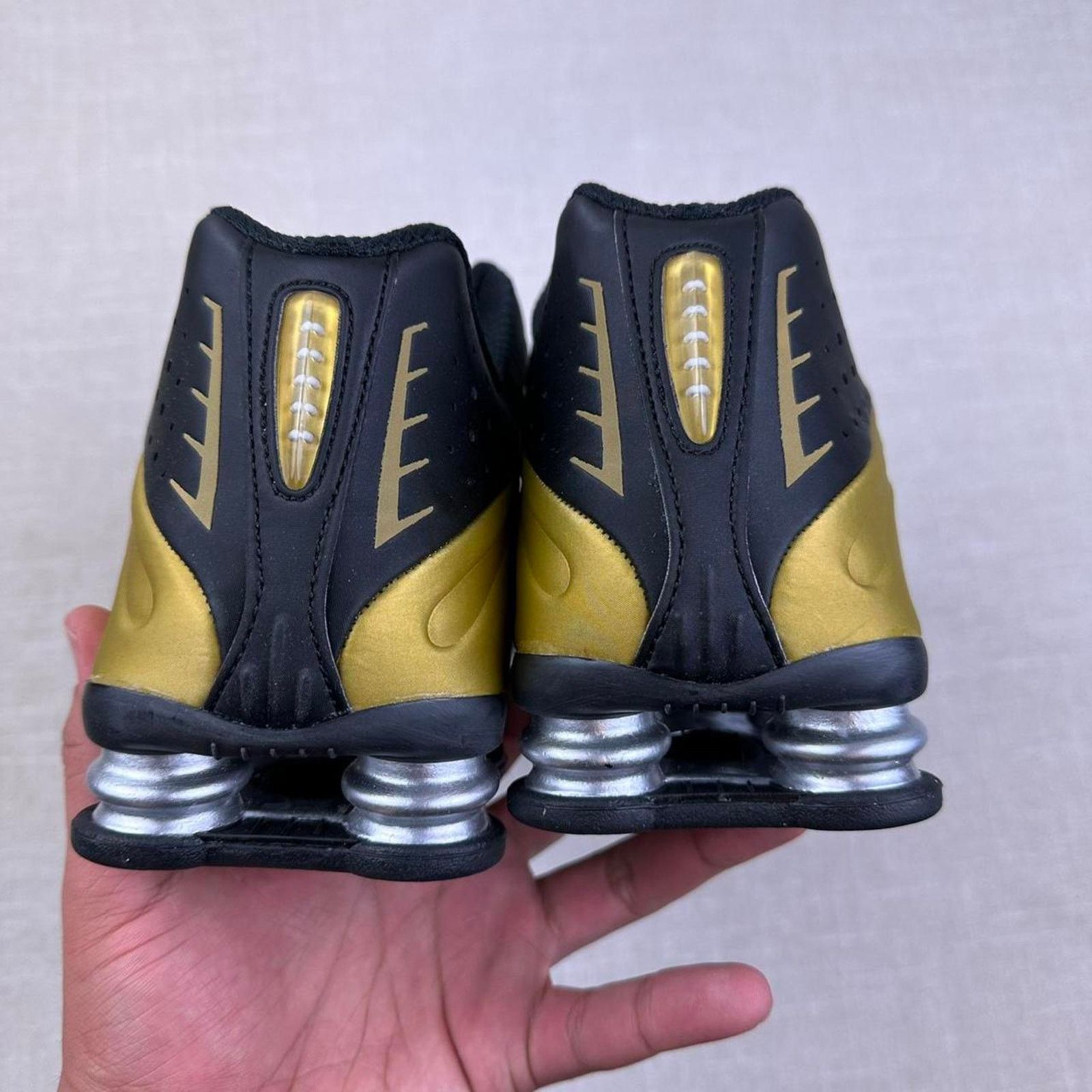Nike 💛 Nike Shox R4 "Metallic Gold" 11M Size US 11 / EU 44 - 5 Thumbnail