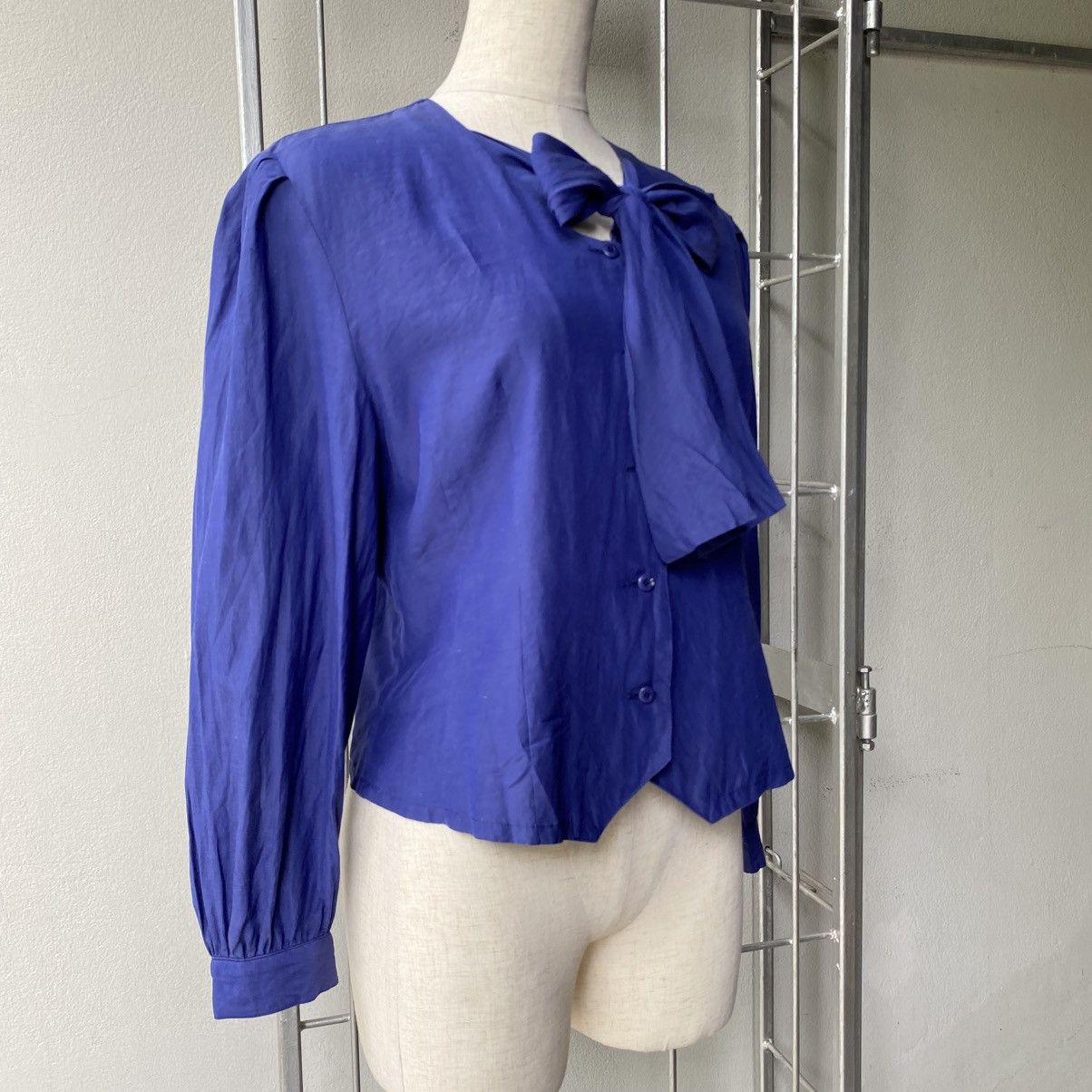 Burberry BURBERRYS Vintage Royal Blue Bow Blouse Size M / US 6-8 / IT 42-44 - 2 Thumbnail
