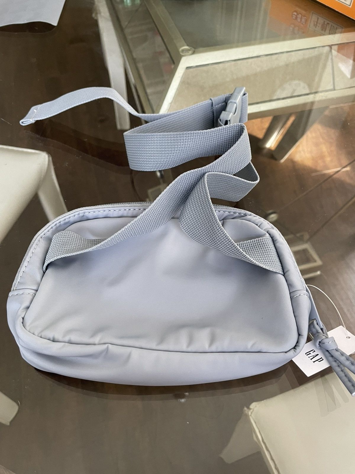 Gap GAP Mini Fanny Pack / Crossbody Bag Size ONE SIZE - 2 Thumbnail
