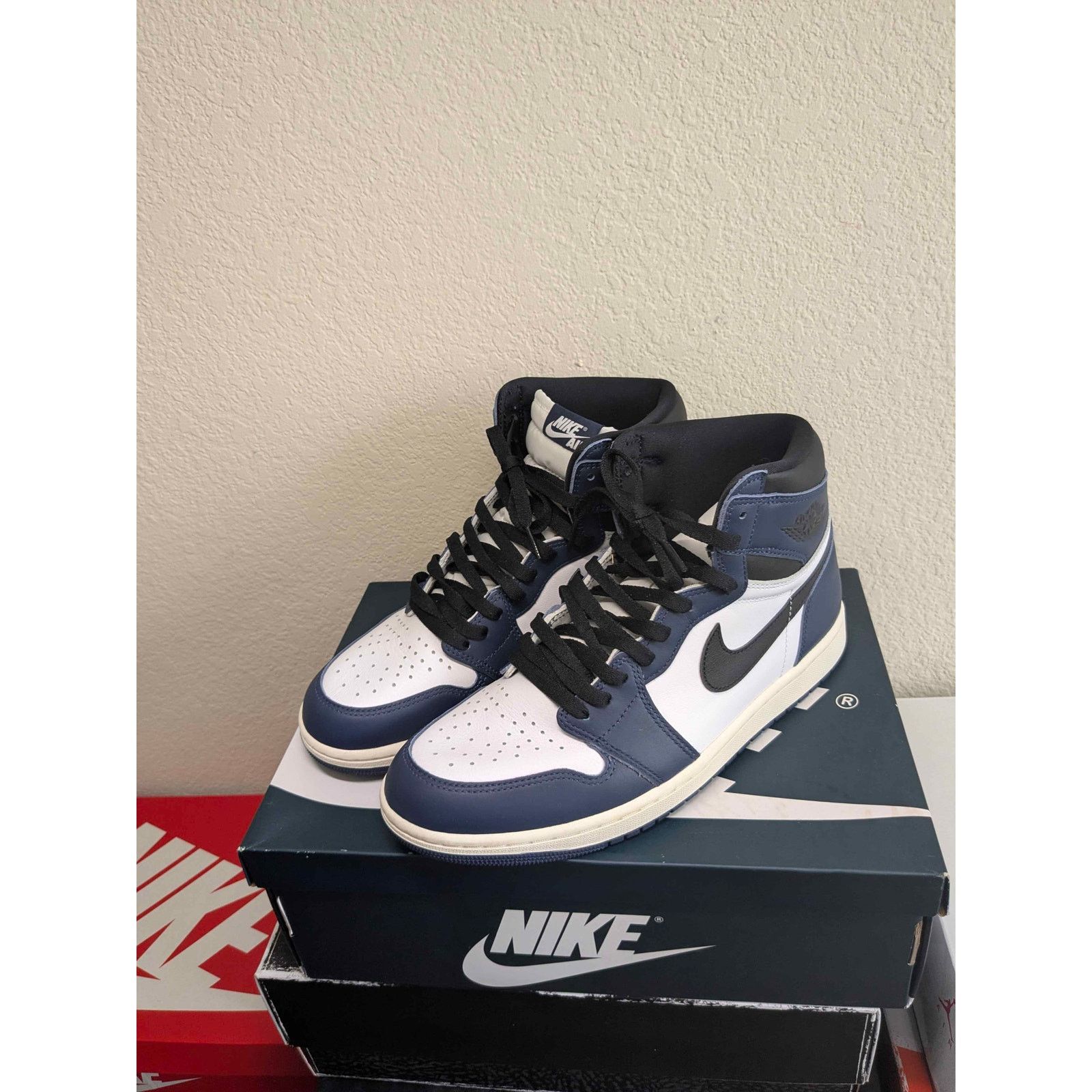 Jordan Brand Air Jordan 1 Retro High OG "Midnight Navy" Size 10.5 Size US 10.5 / EU 43-44 - 1 Thumbnail