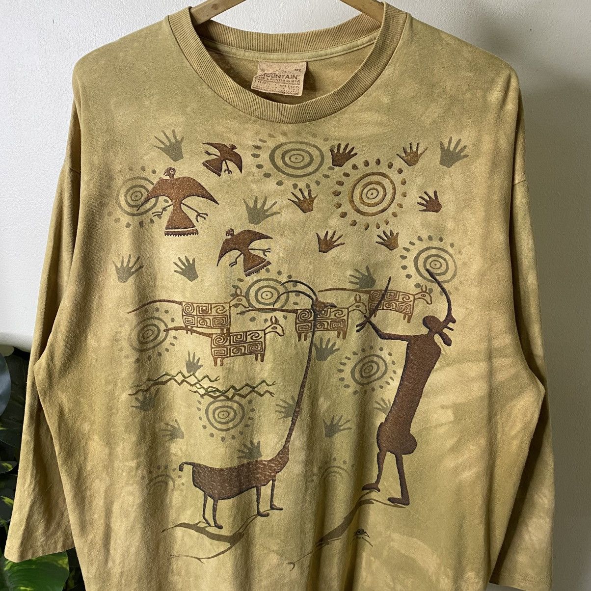 The Mountain Vintage 1990s The Mountain Native Motive Art T Shirt Size US XXL / EU 58 / 5 - 2 Thumbnail
