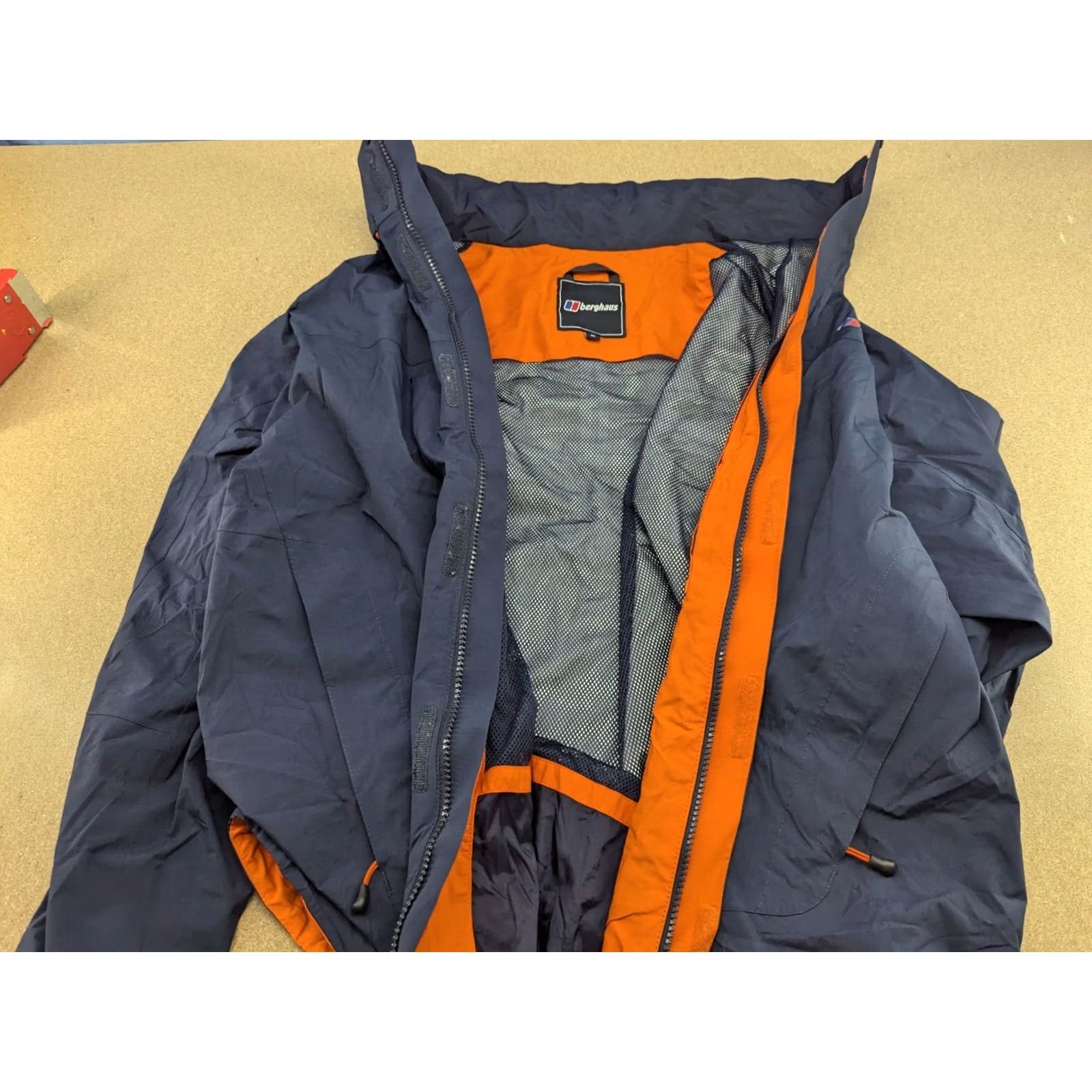 Berghaus Berghaus Mens Gore-Tex Jacket Outdoor Hiking Black Hooded Waterproof 3-in-1 Jacket M Mens Hooded Water Resistant Full Zip Pockets Wind-Resistant 90s? Size US M / EU 48-50 / 2 - 7 Thumbnail