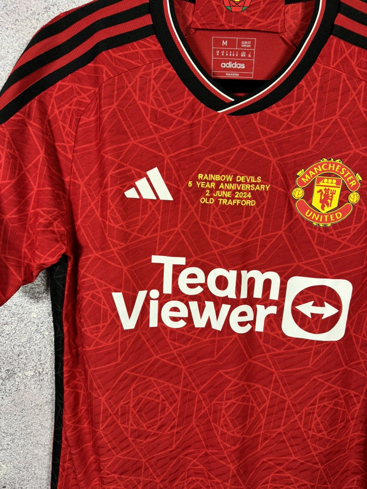 Adidas Manchester United 2023/24 Adidas Jersey Rainbow Devils M sz Size US M / EU 48-50 / 2 - 4 Thumbnail
