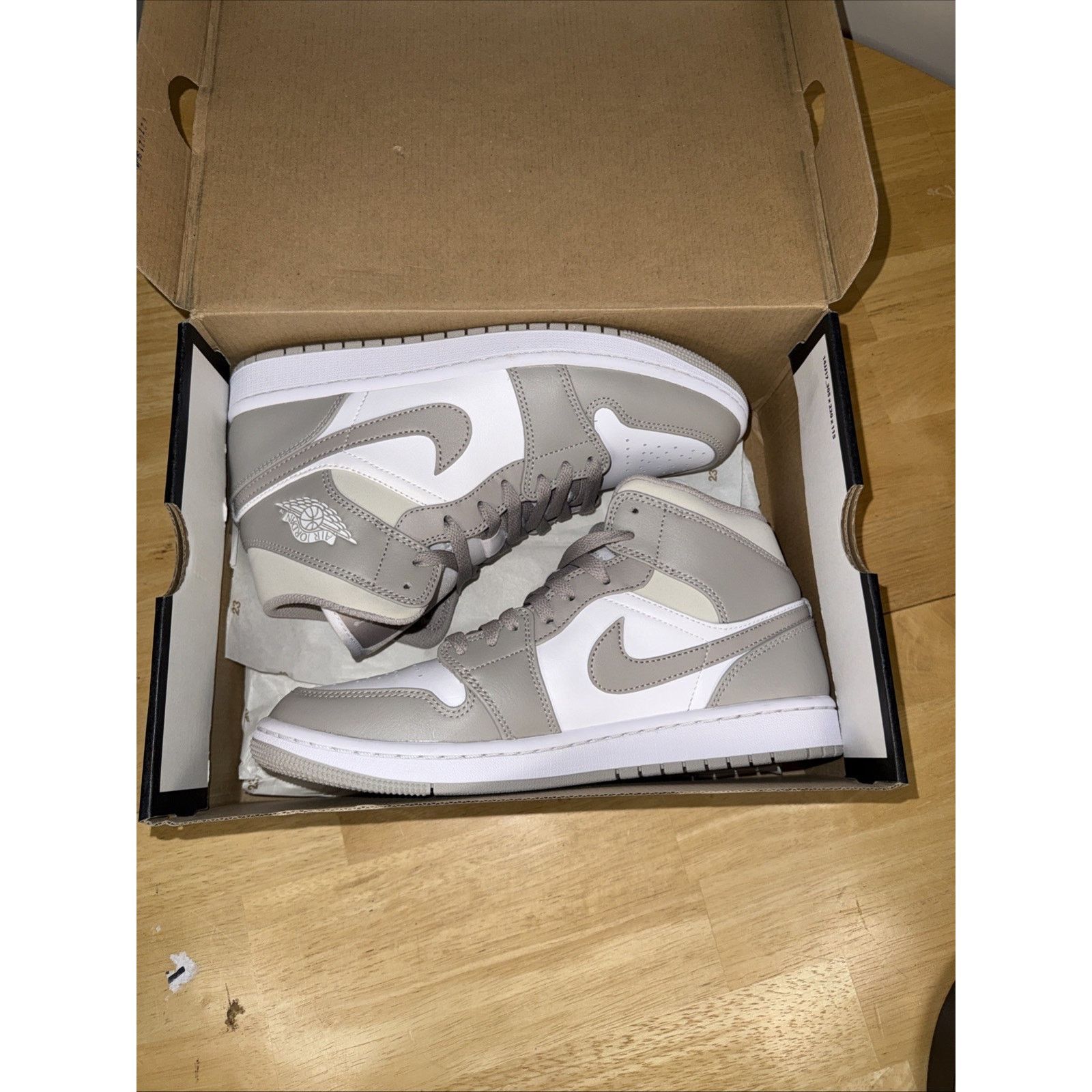 Jordan Brand Size 8 - Jordan 1 Mid College Grey - 554724082 / OG BOX Size US 8 / EU 41 - 9 Thumbnail