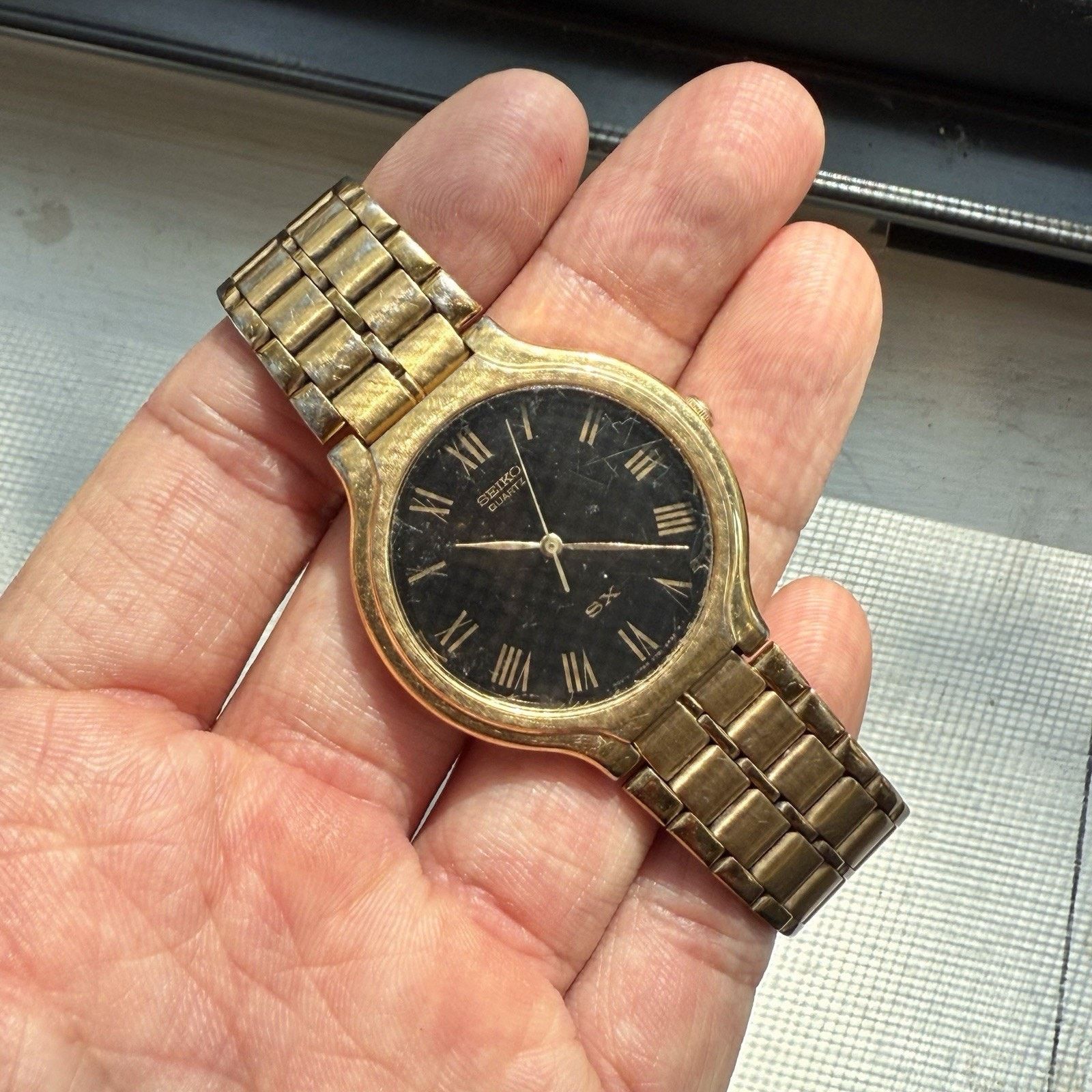 ごろ a vintage black dialled gents seiko quartz watch -6431-5110