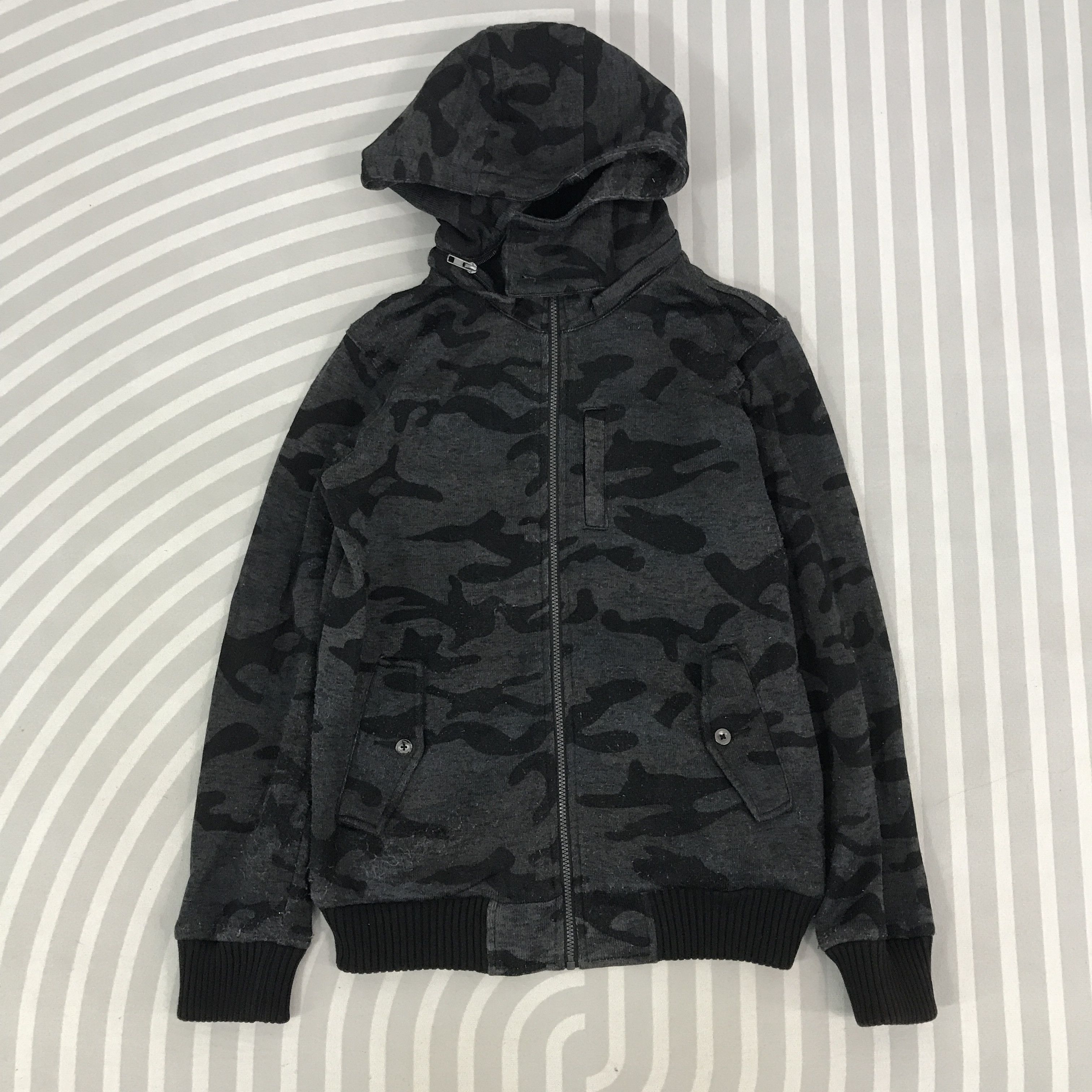 In The Attic × Japanese Brand × Vintage Vintage In the Attic Japan camo hoodie Jacket Size US L / EU 52-54 / 3 - 1 Thumbnail