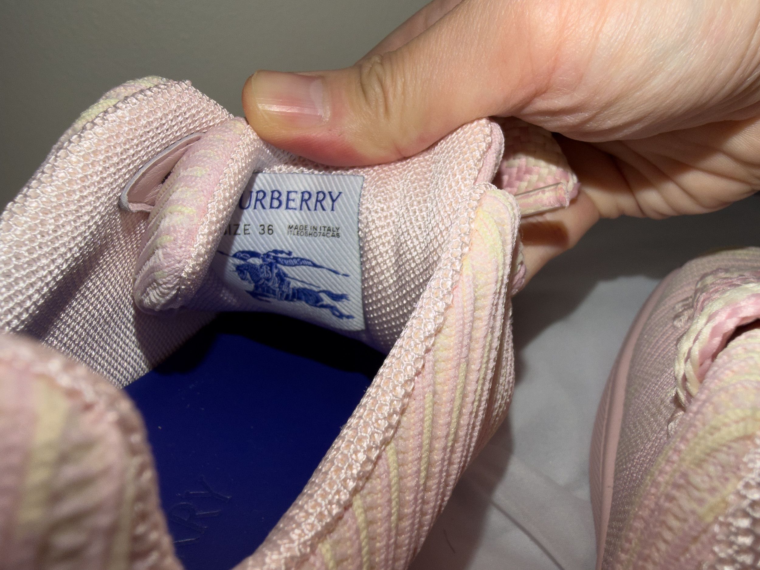 Burberry Burberry Women's "Box Knit" Cameo Size US 6 / IT 36 - 3 Thumbnail