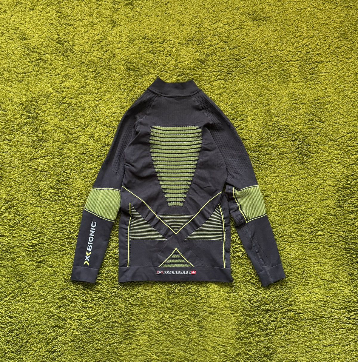 Designer X-Bionic gorpcore style longsleeve Size US L / EU 52-54 / 3 - 4 Thumbnail