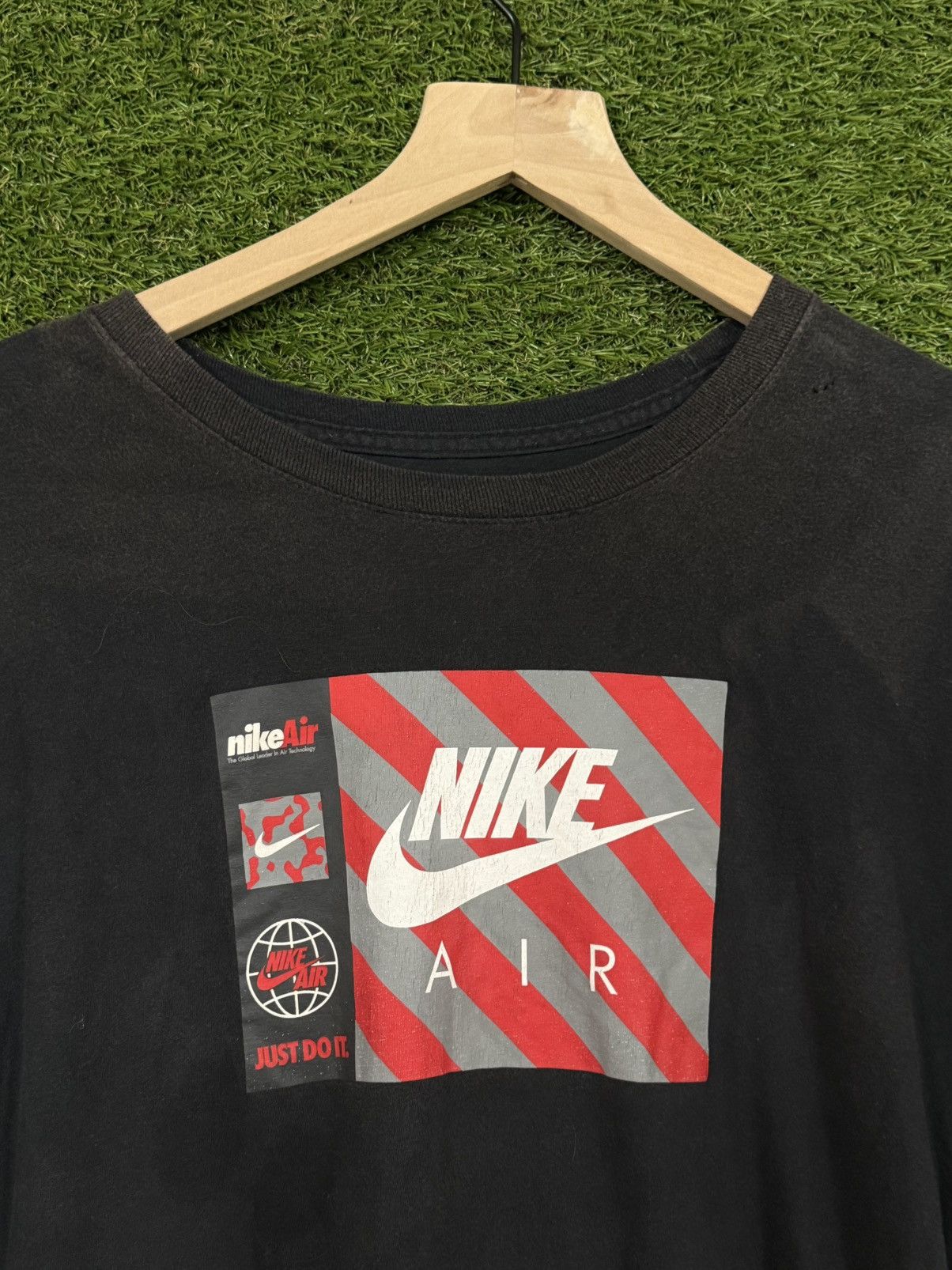 Nike Nike Air Red Stripe Box Logo Swoosh Tee Black XL Size US XL / EU 56 / 4 - 1 Thumbnail