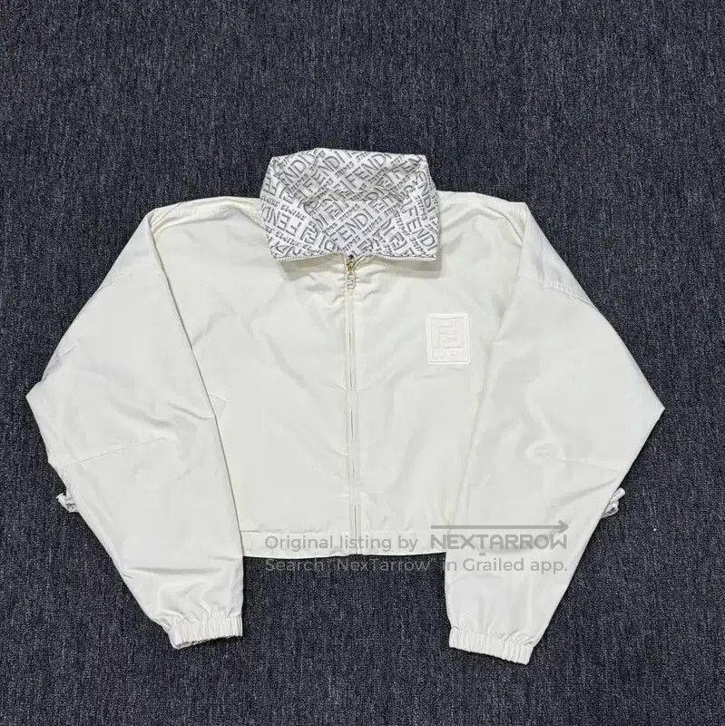 Fendi Fendi Cropped Jacket in Beige Polyester . Size M / US 6-8 / IT 42-44 - 3 Thumbnail