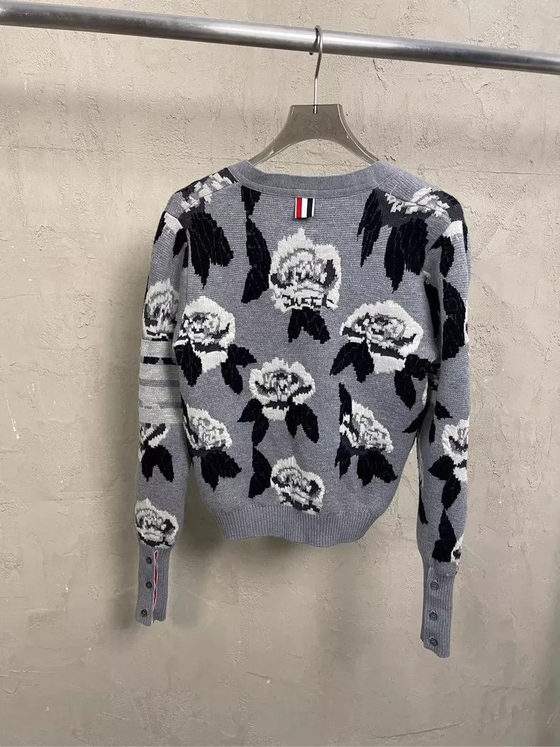 Thom Browne Thom browne Smog blue full-print floral wool cardigan jacke Size XS / US 0-2 / IT 36-38 - 2 Thumbnail