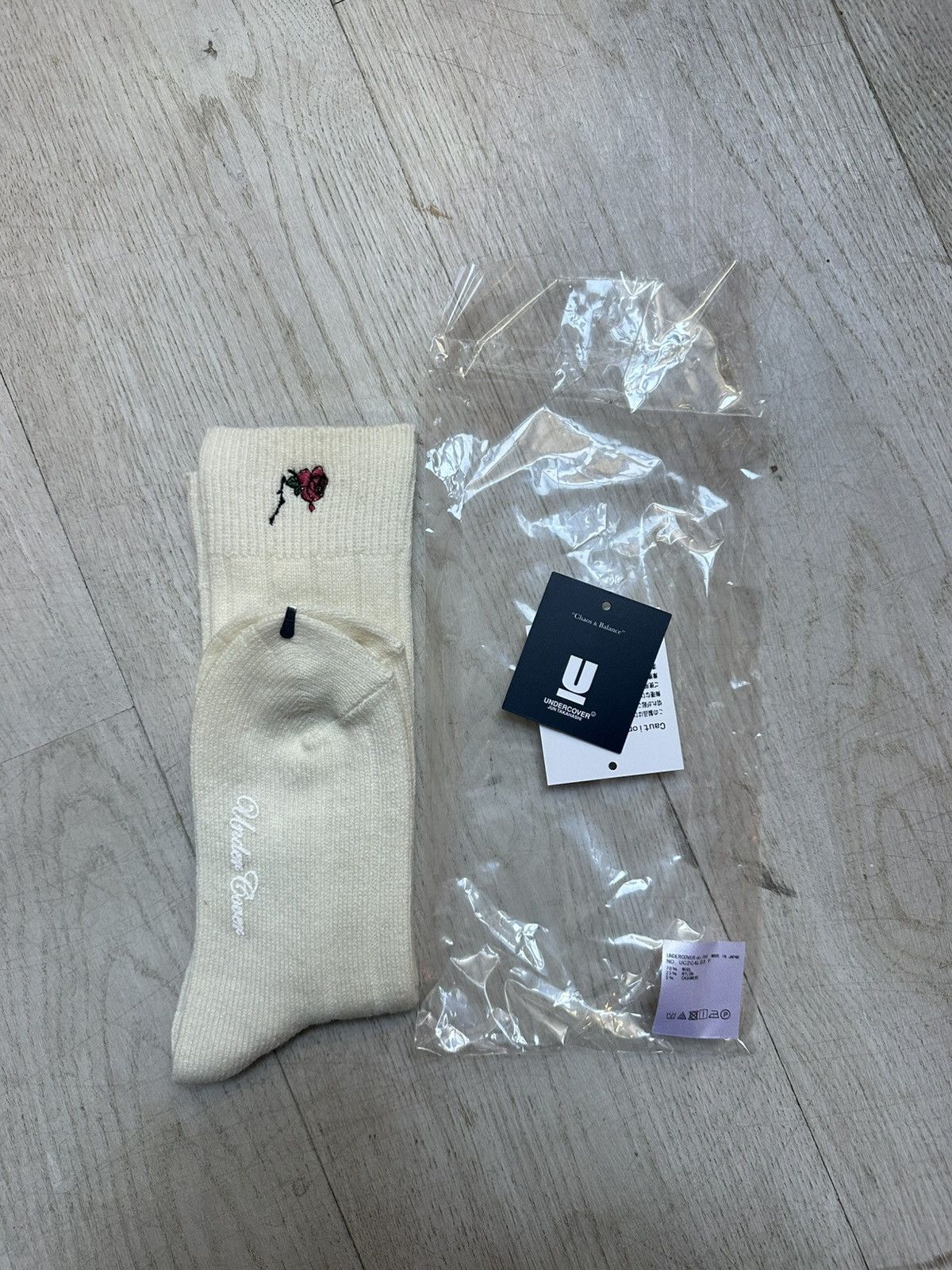 Jun Takahashi × Undercover Rose embroidered undercover socks Size ONE SIZE - 4 Thumbnail