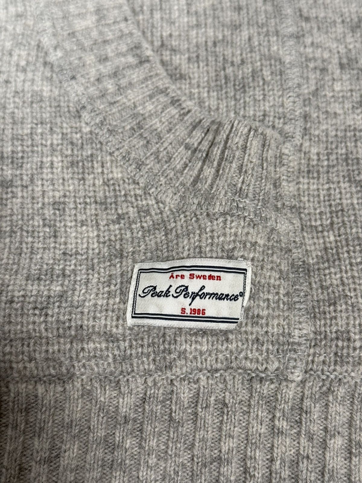 Peak Performance Vintage Peak Performance Buck Hood Lambswool Hooded Sweater Size US L / EU 52-54 / 3 - 5 Thumbnail