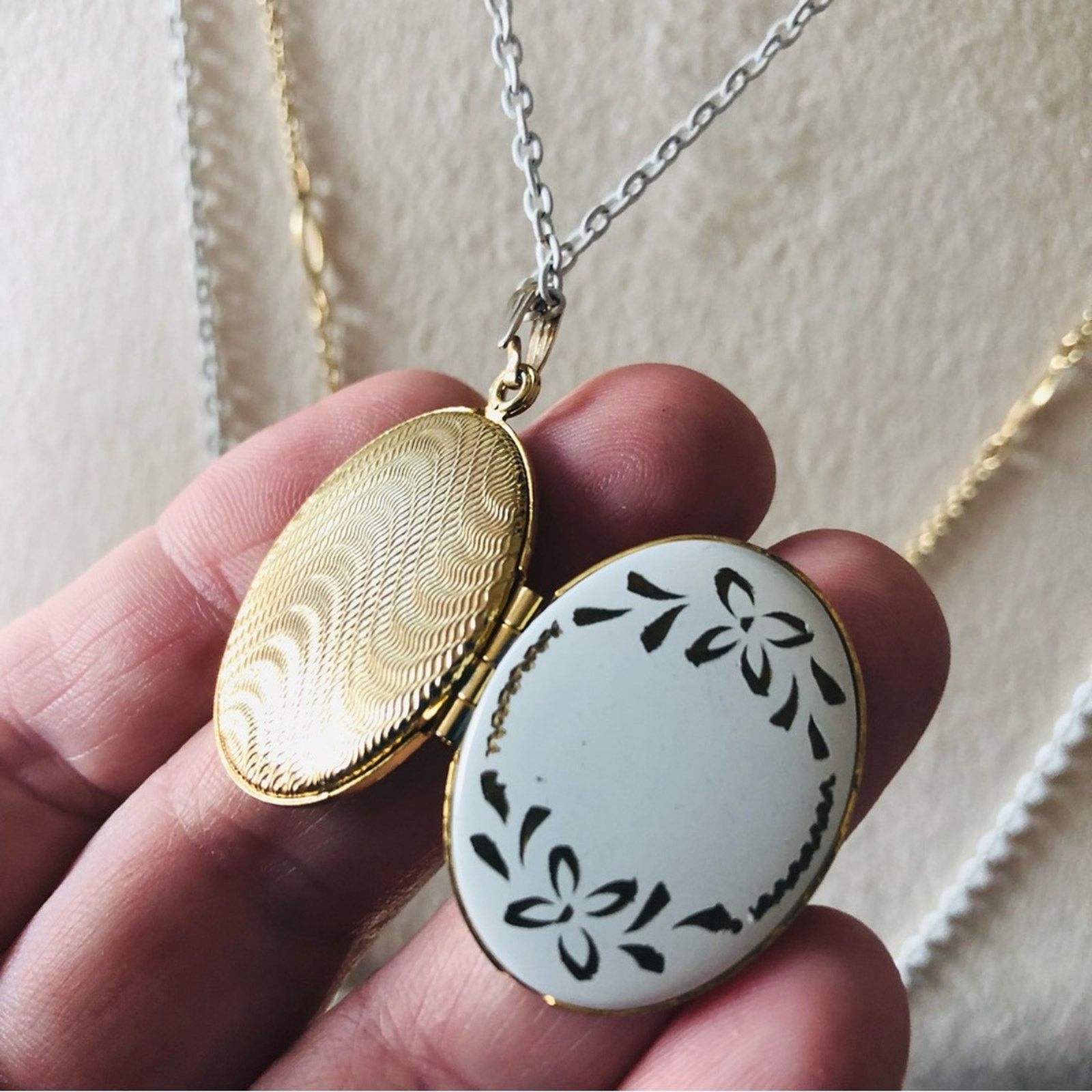 Vintage Vintage 70s-80s triple layered chain locket necklace Size ONE SIZE - 4 Thumbnail