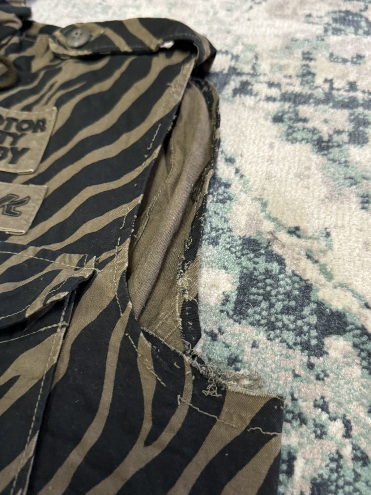 Hysteric Glamour VINTAGE HYSTERIC GLAMOUR TIGER STRIPE SLEEVELESS SHIRT Size US XL / EU 56 / 4 - 6 Thumbnail