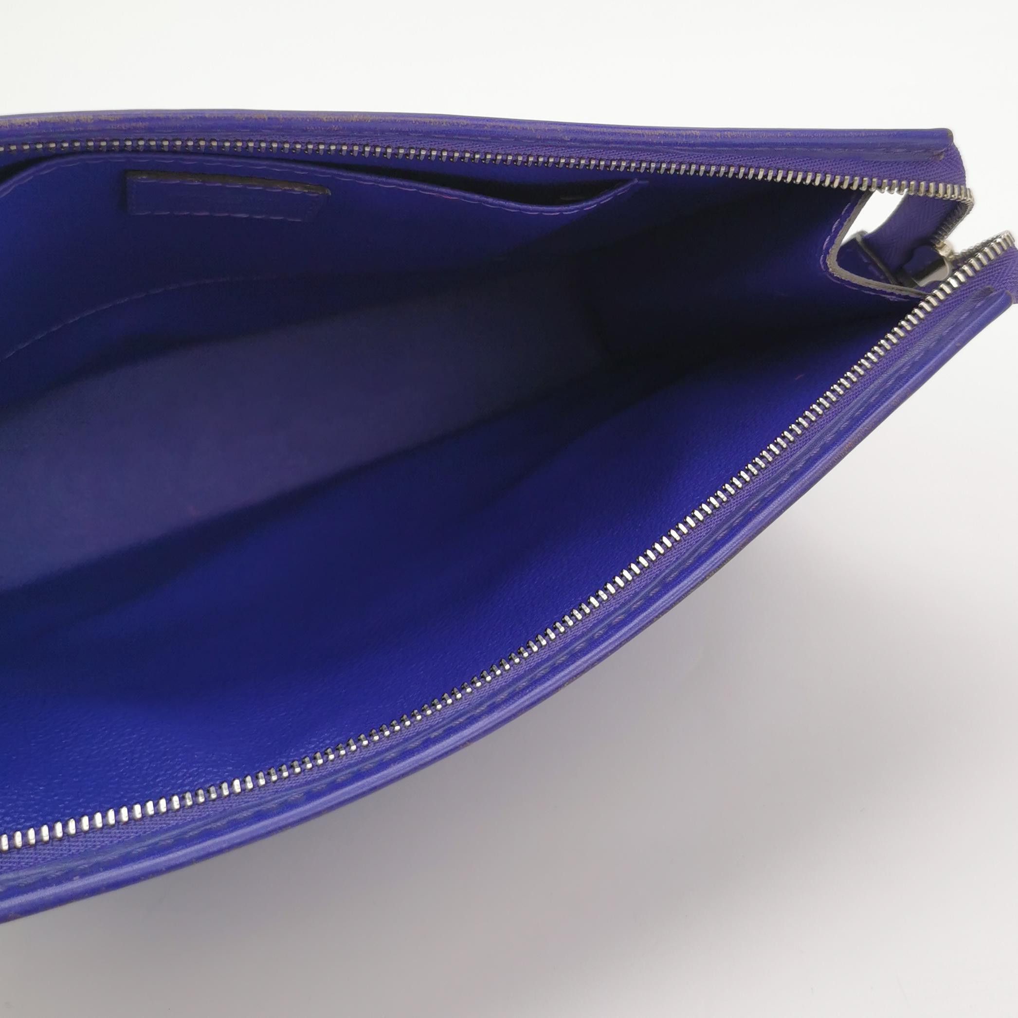 Louis Vuitton Louis Vuitton (LV) toiletry bag cowhide solid color water r Size ONE SIZE - 1 Thumbnail