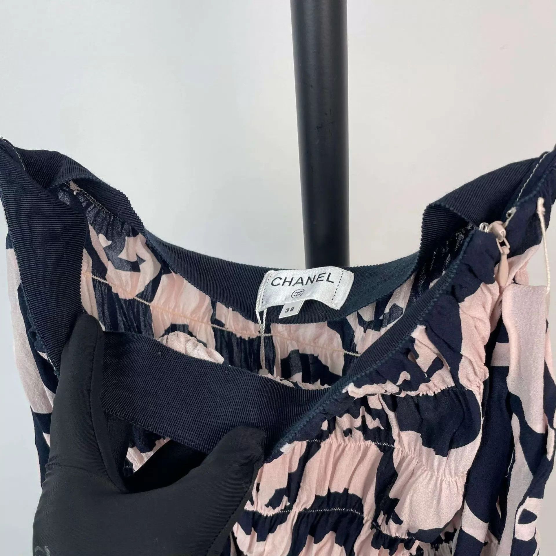 Chanel Chanel Wavy Logo Silk Skirt Size 27" / US 4 / IT 40 - 7 Thumbnail