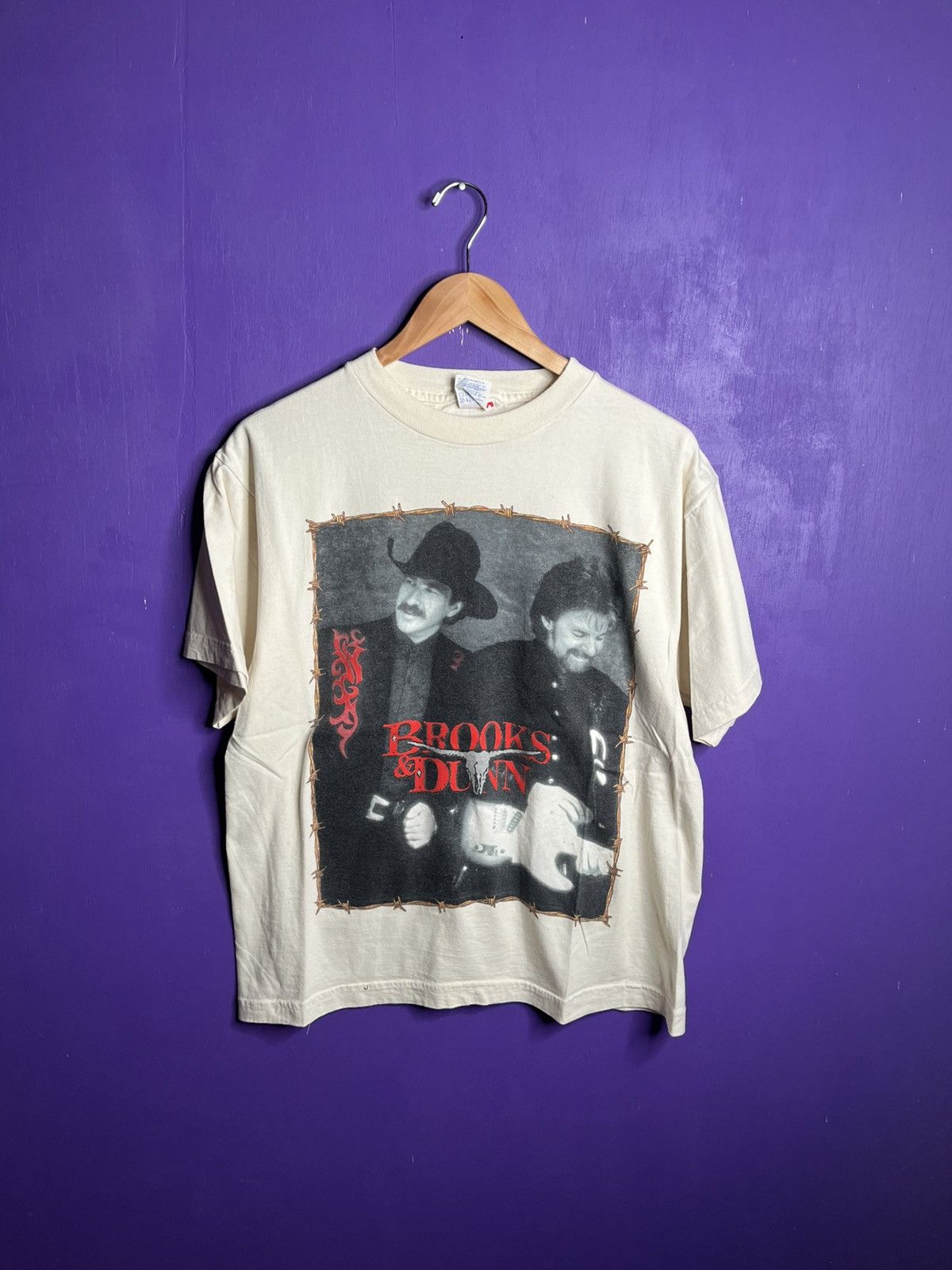Band Tees × Vintage Vintage 90s Brooks n Dunn barbed wire tour tee Size US L / EU 52-54 / 3 - 1 Thumbnail
