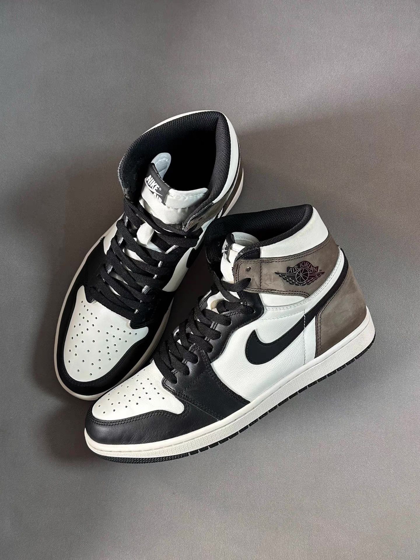 Nike Air Jordan 1 Mocha Ｑ20 Size US 10.5 / EU 43-44 - 1 Thumbnail