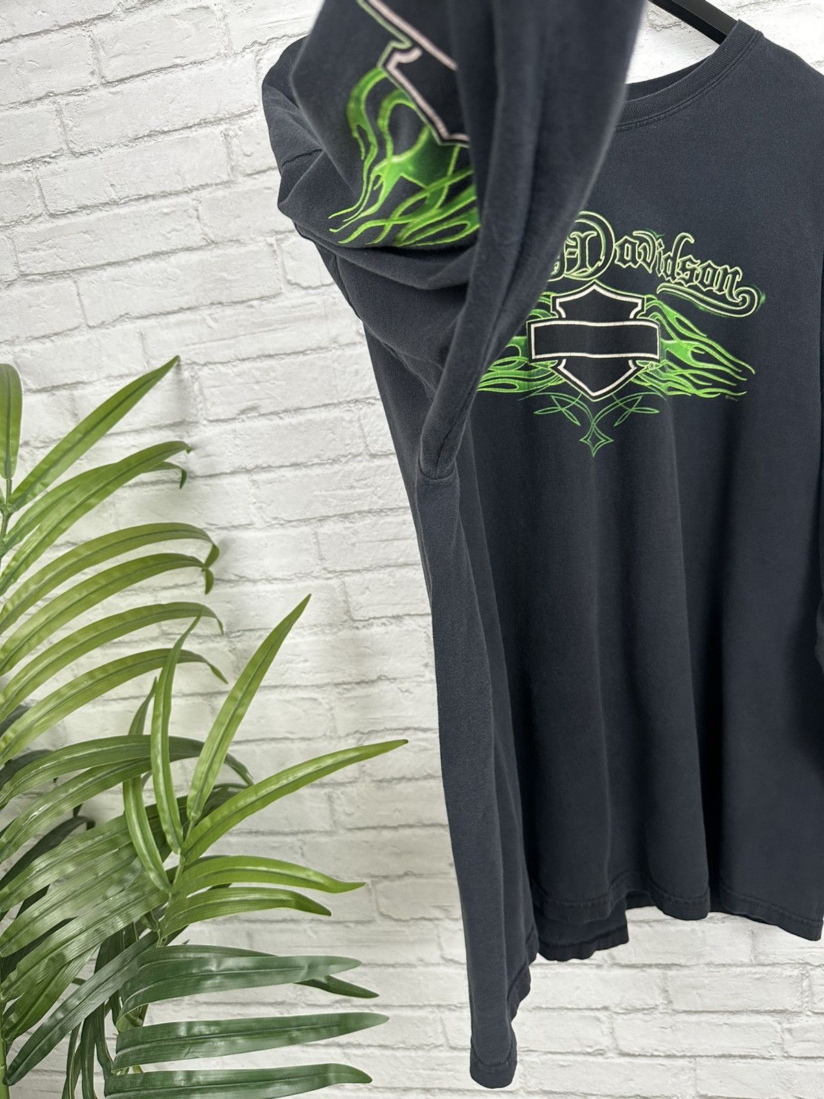 Harley Davidson (2XL) CRAZY BOXY GREEN FLAMES Harley Davidson Longsleeve Tee Size US XXL / EU 58 / 5 - 8 Thumbnail