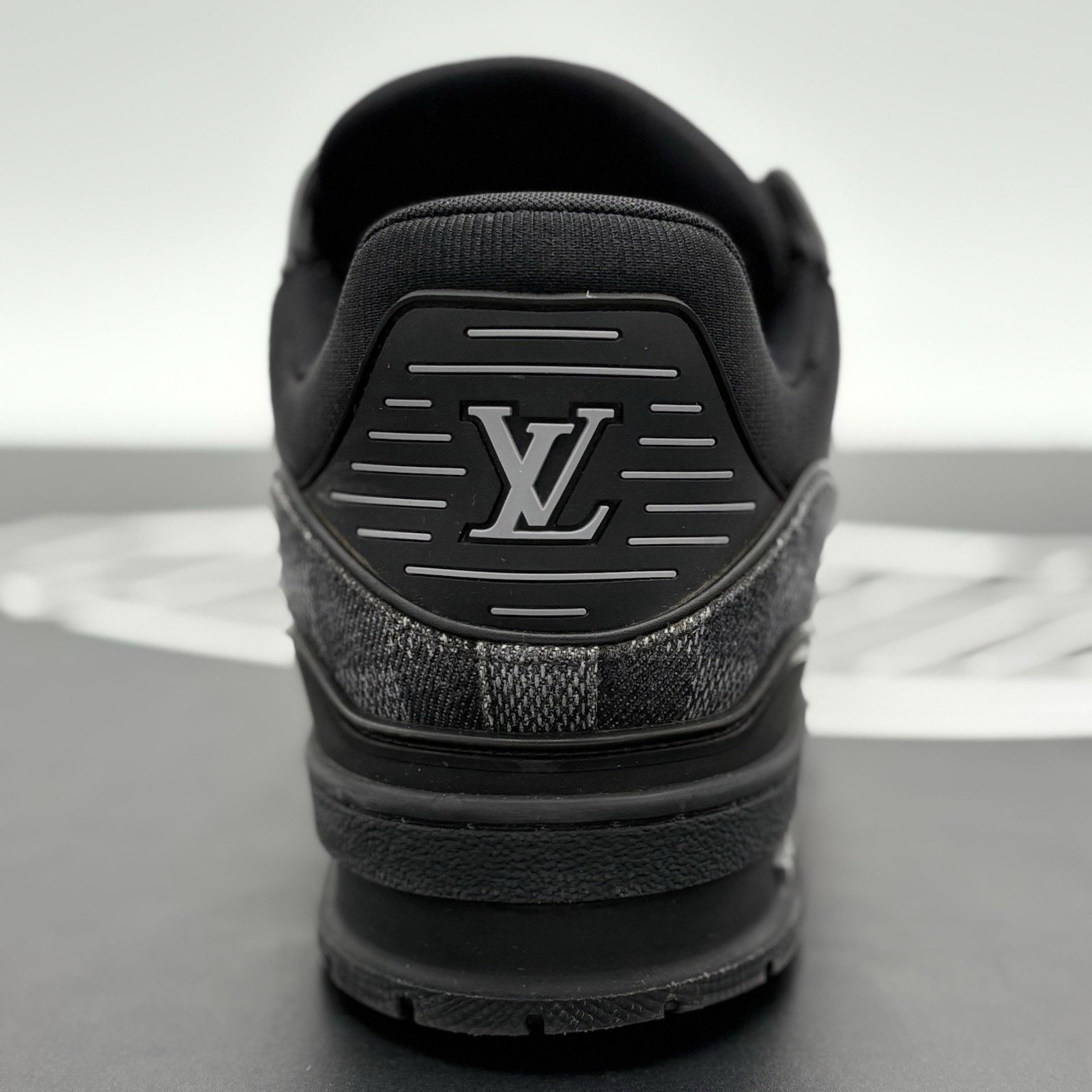 Louis Vuitton (9-9.5) Louis Vuitton Trainer ' Damier Denim ' | GOOD COND! Size US 9.5 / EU 42-43 - 3 Thumbnail