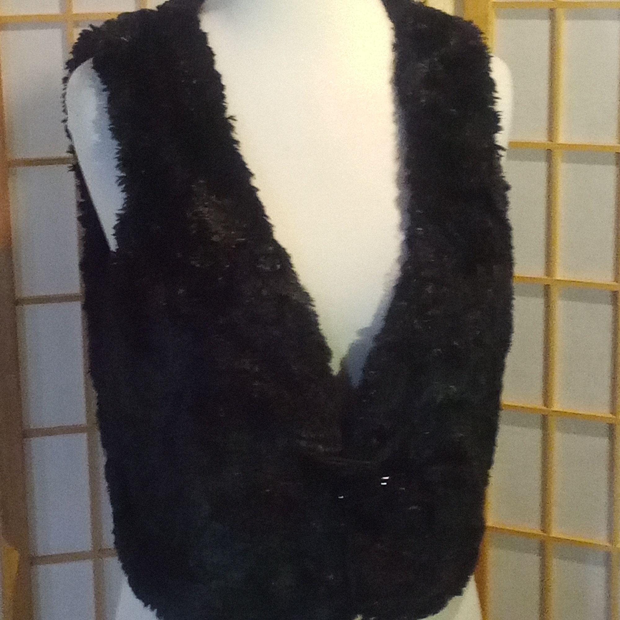 Trina Turk Lg Cropped Furry Vest