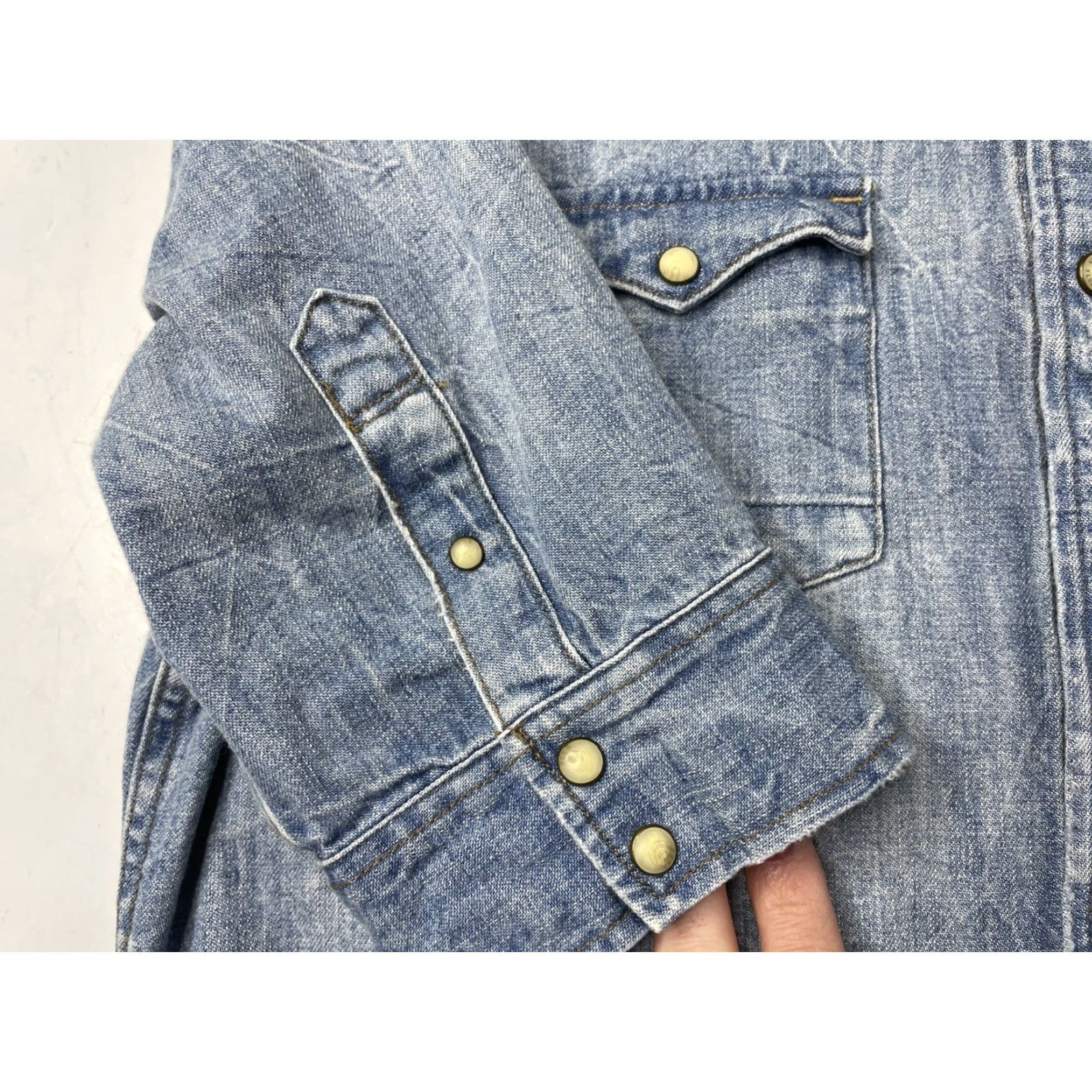 Allsaints VINTAGE No rips or stains AllSaints Shirt Mens L Blue Denim Button-Up Short Sleeve Collared 80s 90s Modern Regular Mens Size US L / EU 52-54 / 3 - 3 Thumbnail