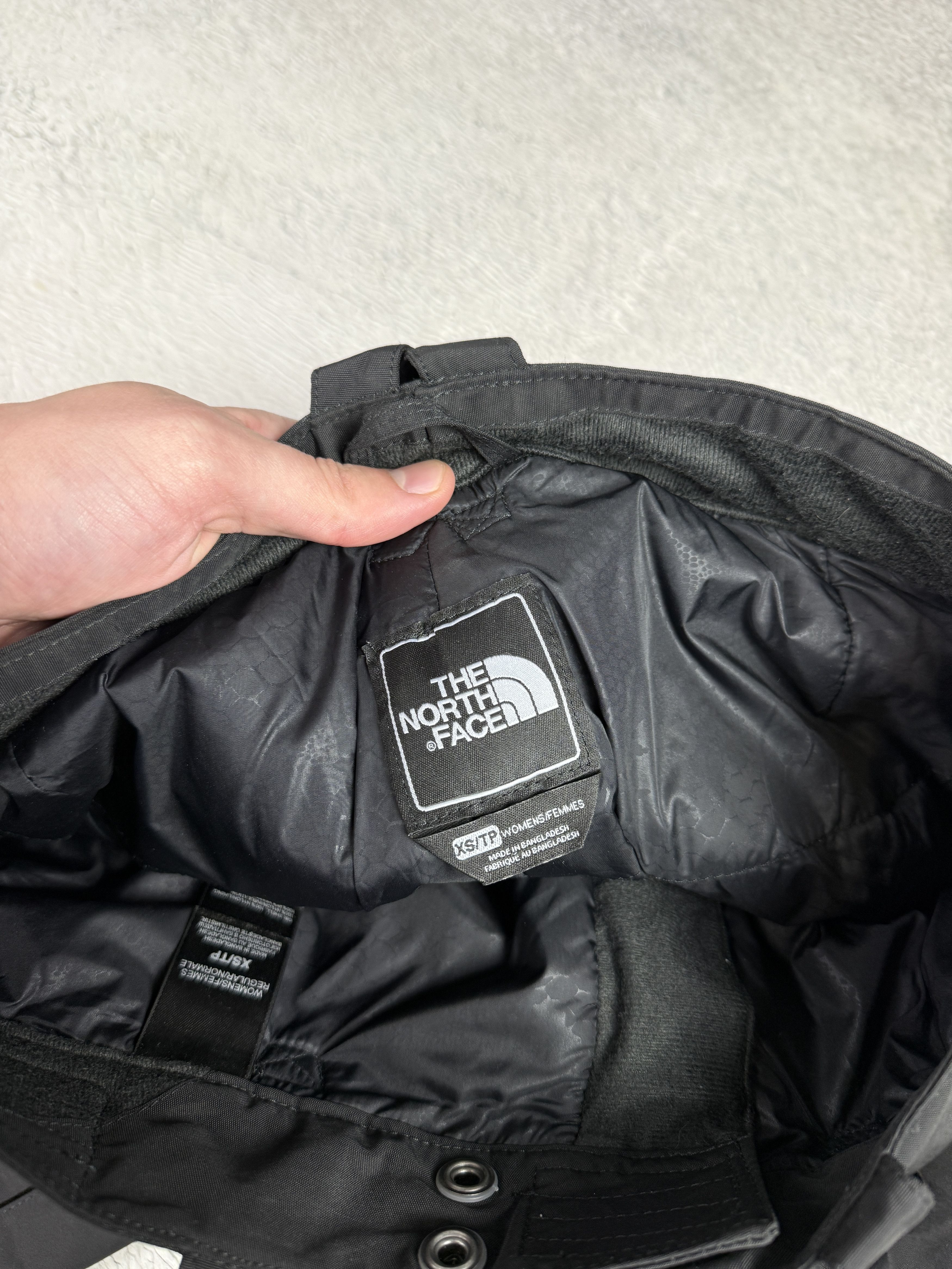 The North Face The North Face Women Snow HyVent Pants Ski Cargo Black Size 26" / US 2 / IT 38 - 9 Thumbnail