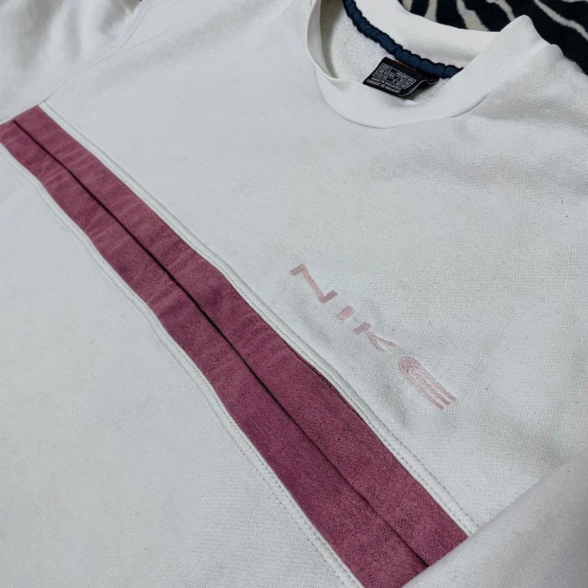 Nike Vintage Nike Sweatshirt 90s Mini Swoosh Size US L / EU 52-54 / 3 - 4 Thumbnail