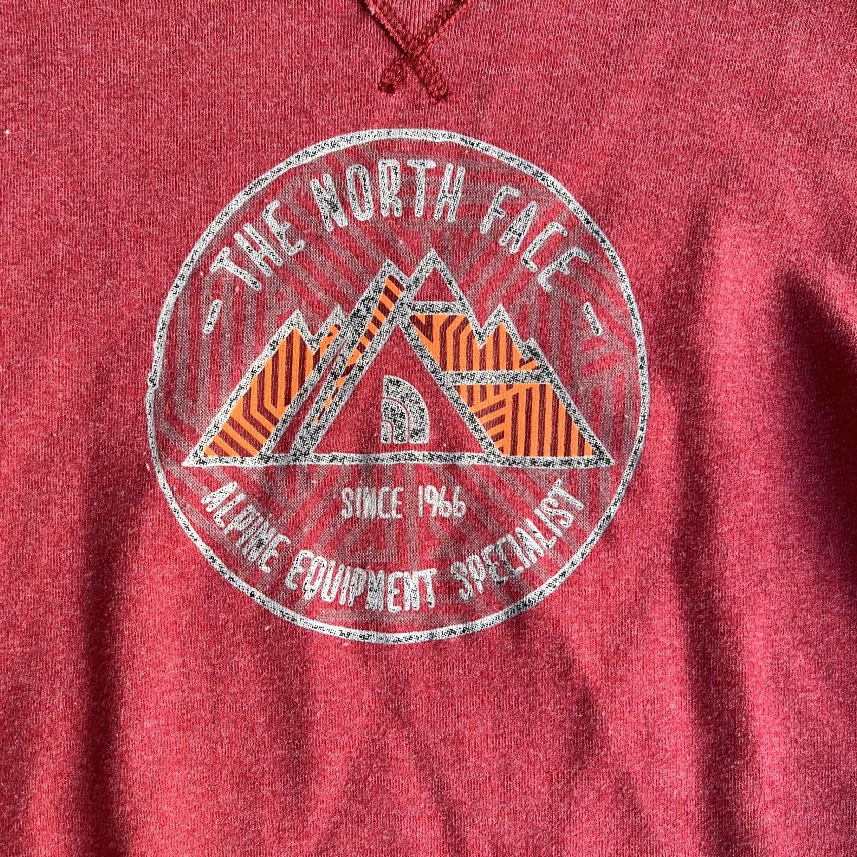 The North Face The North Face Sweatshirt Mens Small Red Crewneck Pullover Graphic Mountains Size US S / EU 44-46 / 1 - 2 Thumbnail