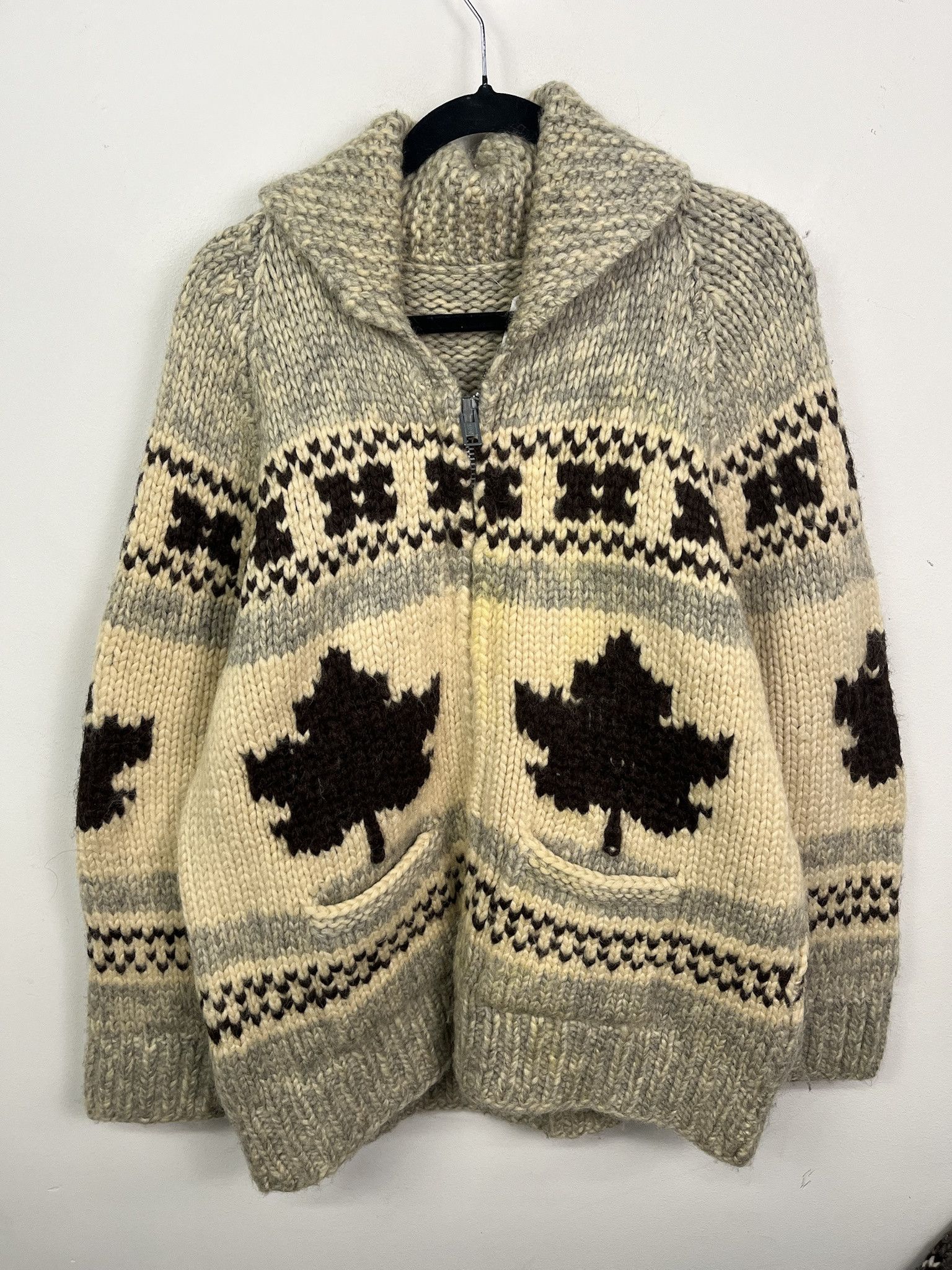 Vintage Vintage 1970s Canada Maple Leaf Cardigan Button Up Thick Knit Sweater Size M Size US M / EU 48-50 / 2 - 1 Thumbnail