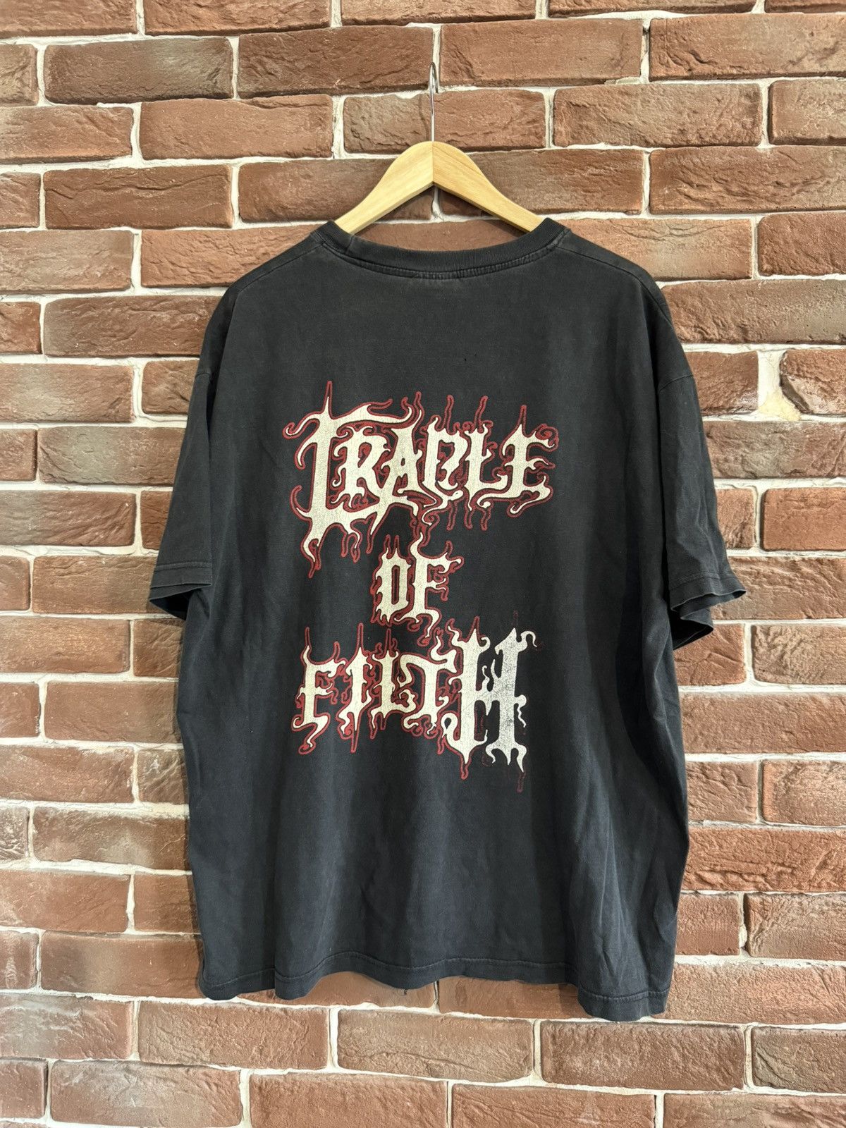 Band Tees Rate Vintage 90s Cradle Of Filth Dani Filth Band T-shirt Size US XL / EU 56 / 4 - 2 Thumbnail