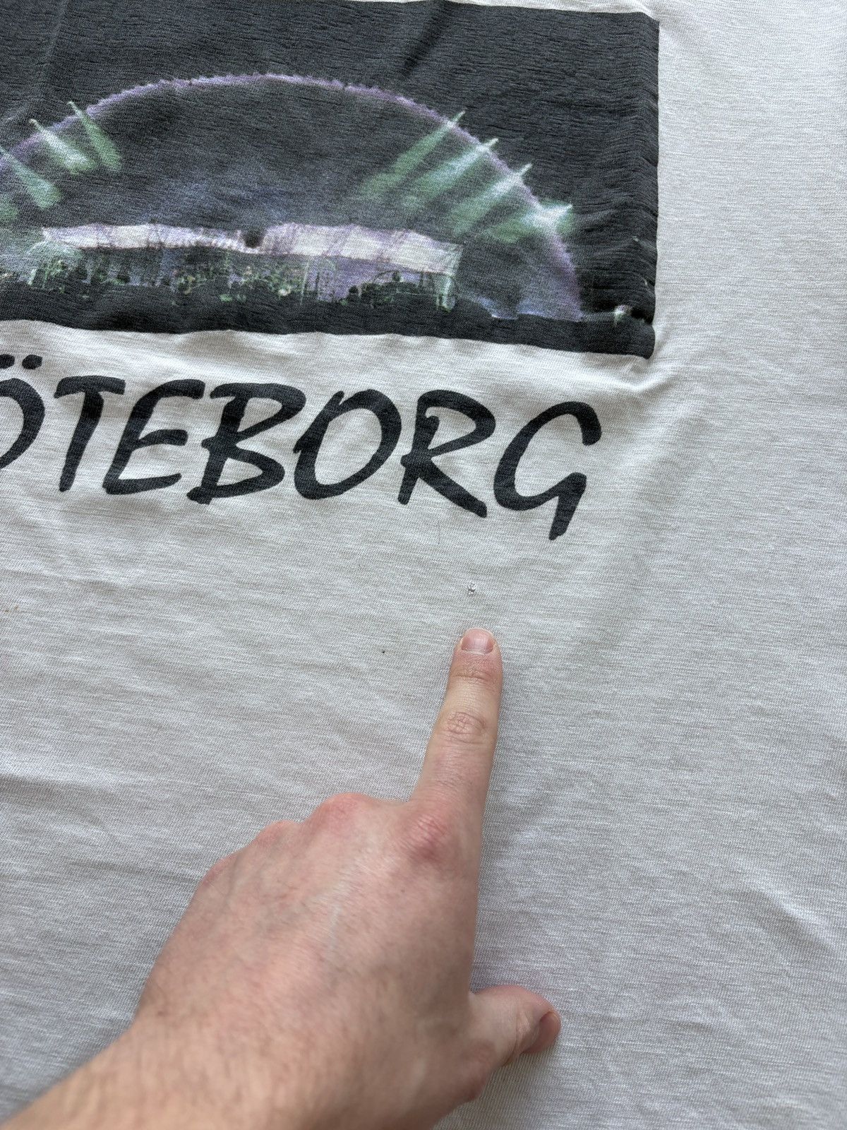 Vintage Vintage 90s Ullevi Goteborg Graphic Tee Boxy Cropped Size US L / EU 52-54 / 3 - 8 Thumbnail