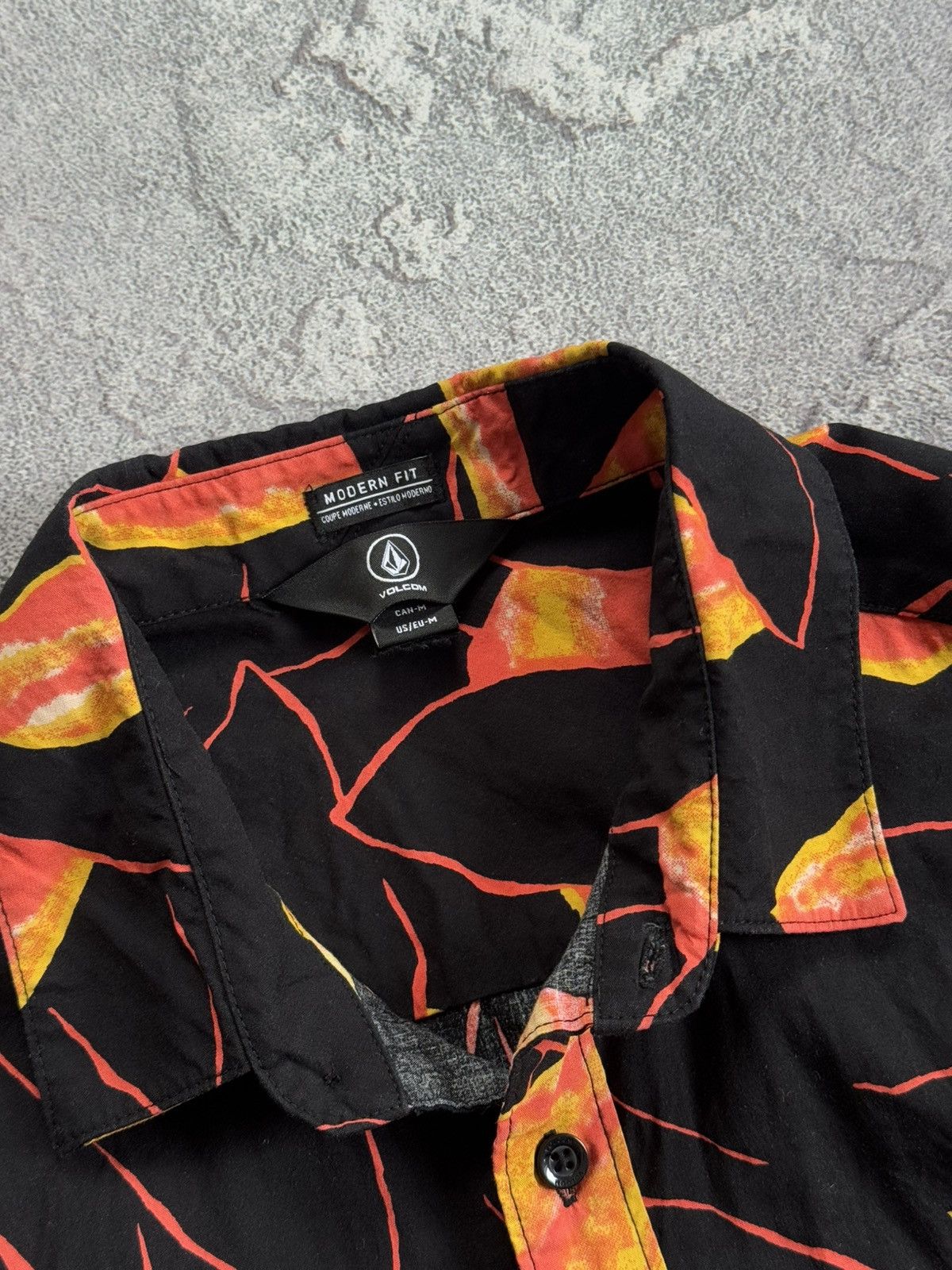 Volcom Volcom M all printed flowers 🌺 shirts button up polo tee Size US M / EU 48-50 / 2 - 8 Thumbnail