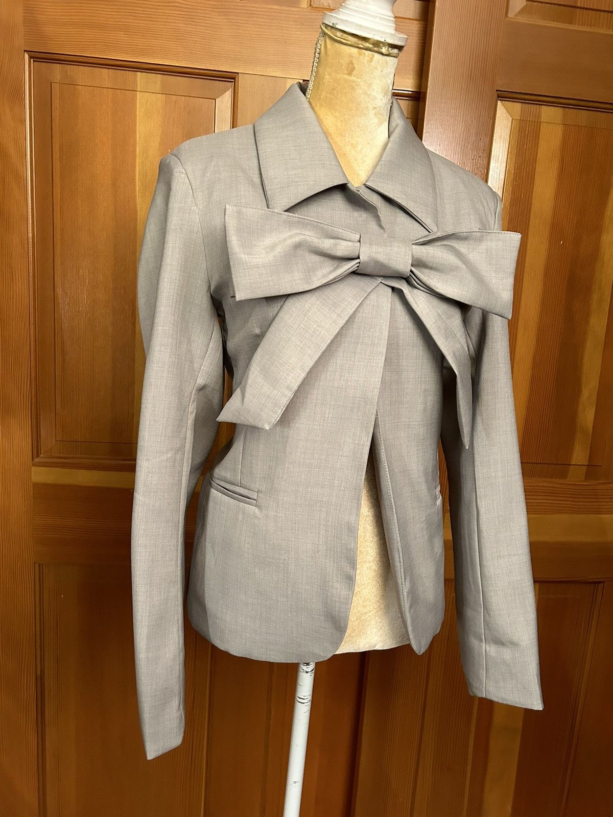 Designer × Other NWT, Lavishly Paris Women's Gray Bowknot Designer Shirt. Size S / US 4 / IT 40 - 12 Thumbnail