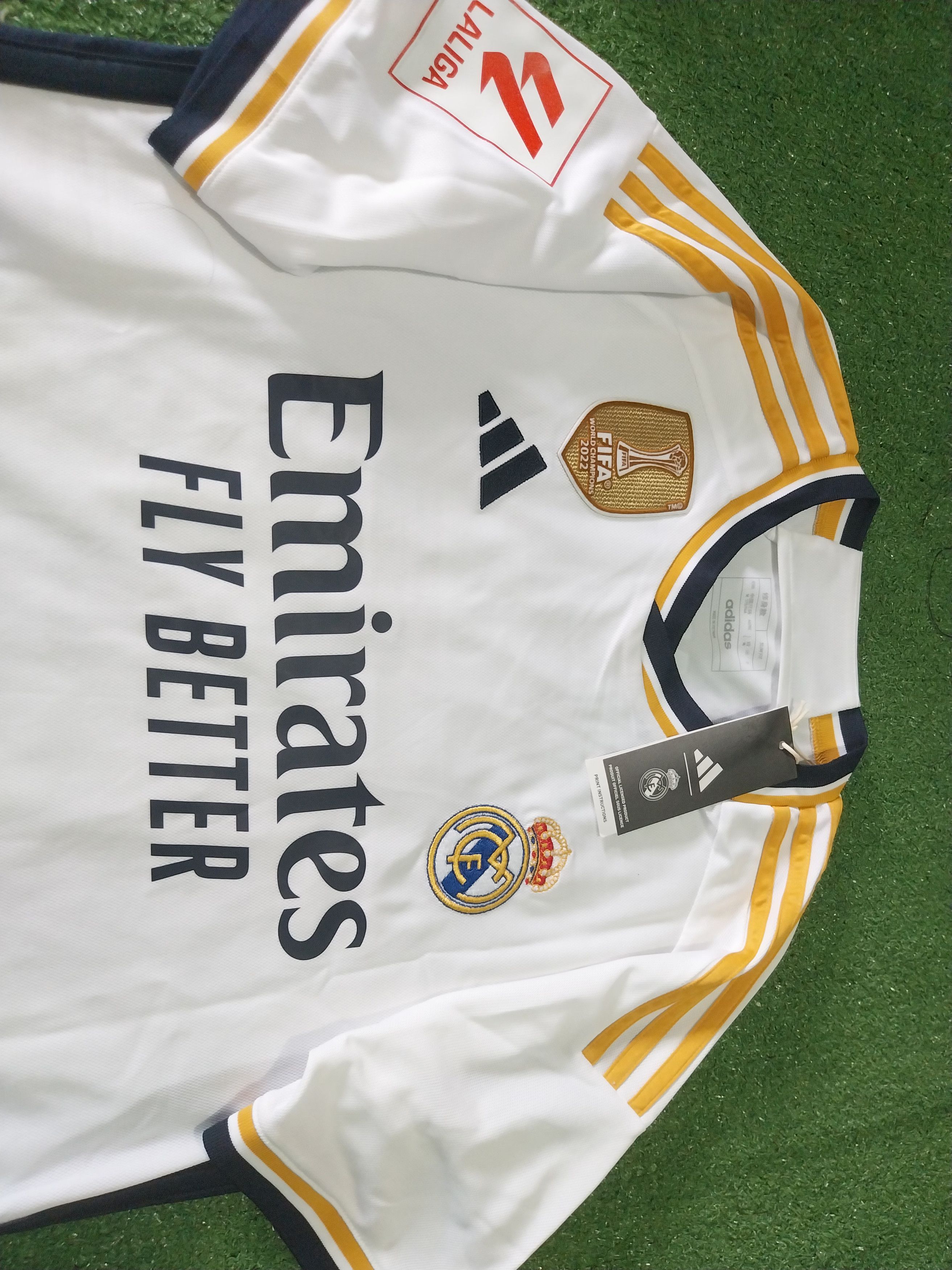 Adidas Real madrid home 2023/2024 jude bellingham jersey football Size US M / EU 48-50 / 2 - 3 Thumbnail