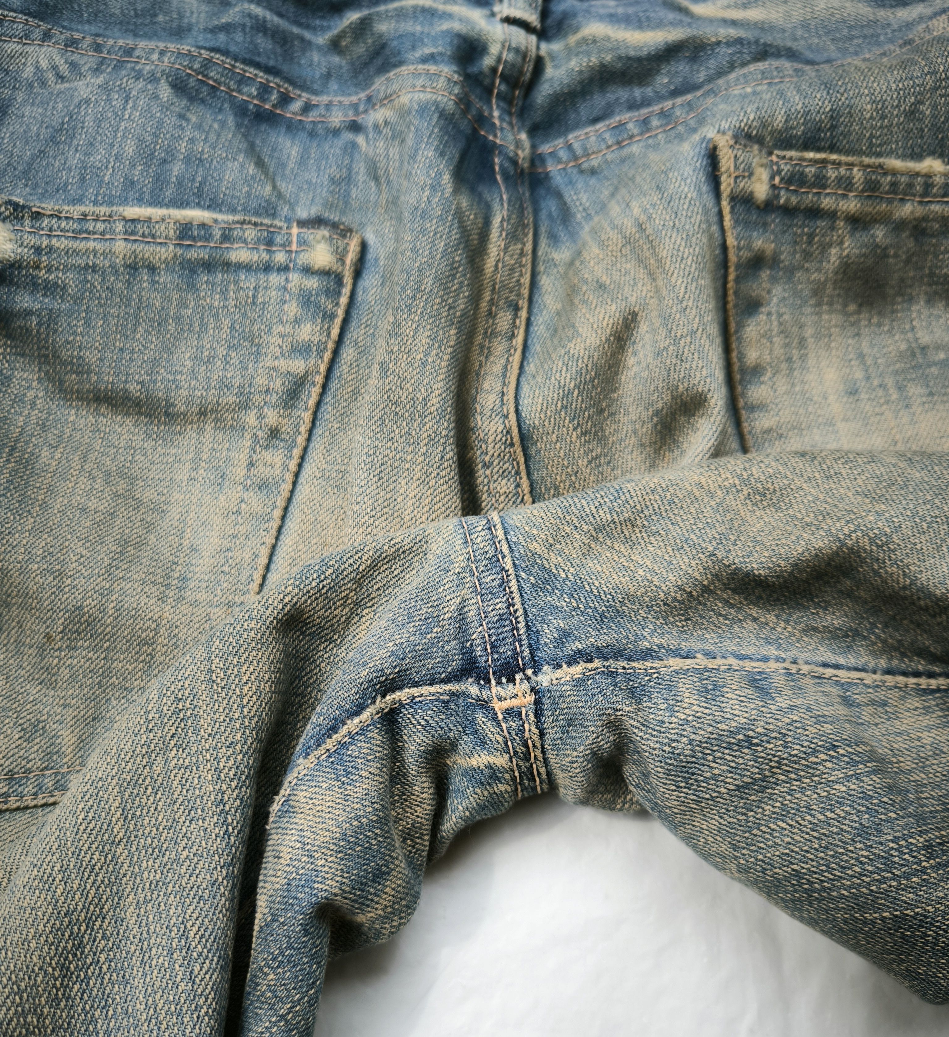 Spellbound SPELLBOUND distressed homeless relaxed jeans Size US 33 - 10 Thumbnail