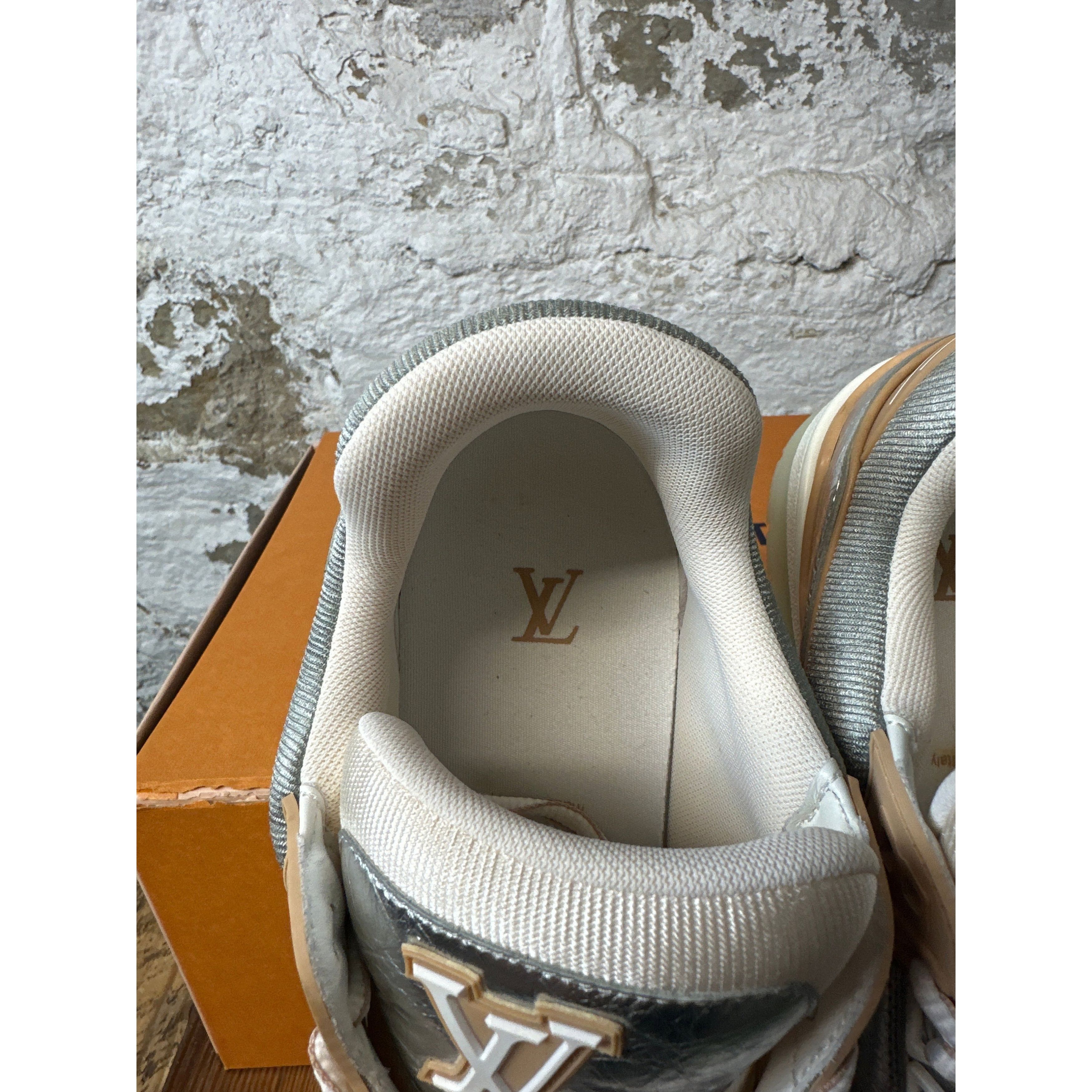 Louis Vuitton Louis Vuitton Tan Silver Trainer Sneaker Sz 11.5 (10LV) Size US 11.5 / EU 44-45 - 4 Thumbnail