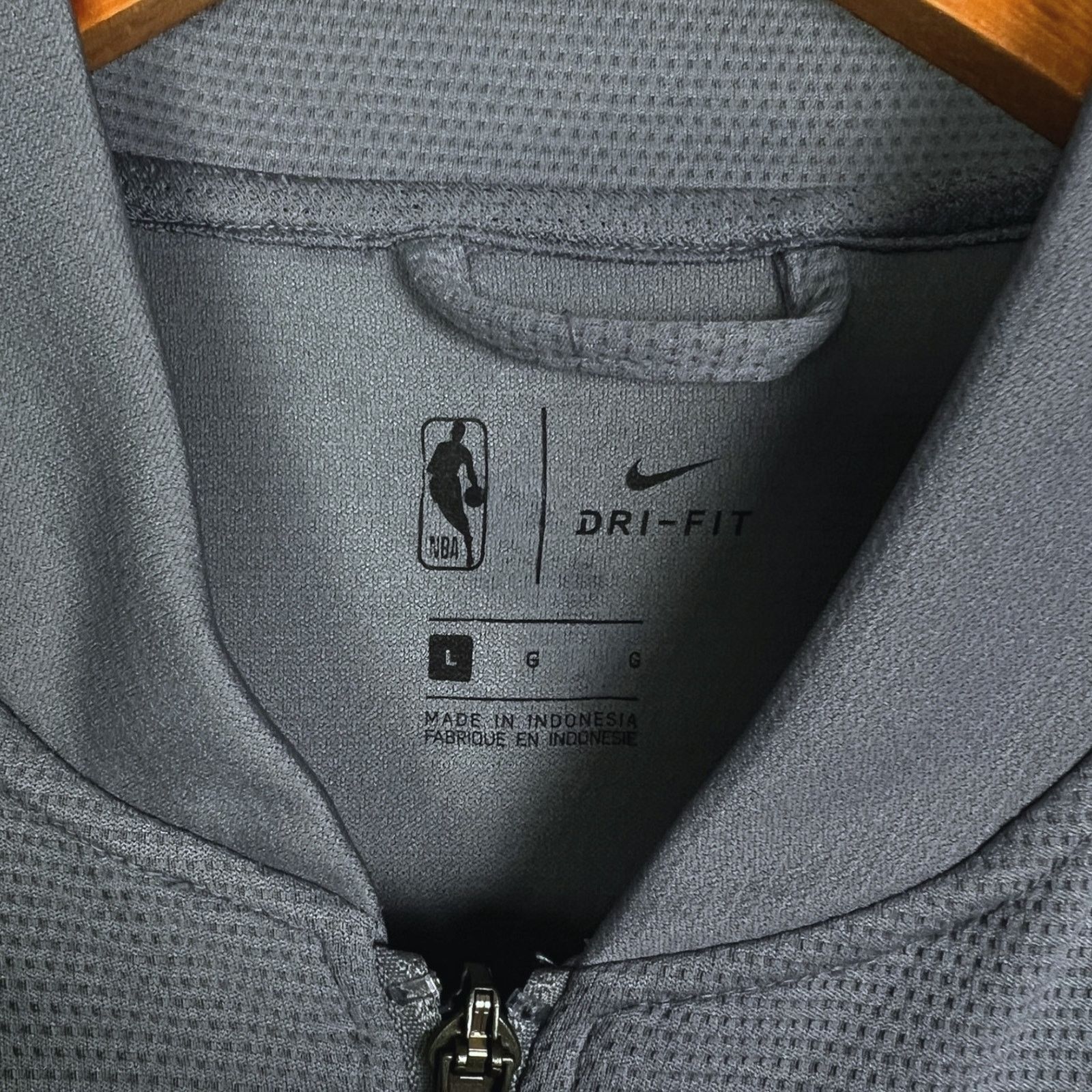 Nike LA Lakers Nike Dri Fit Lightweight Mens L Full Zip Jacket Size US L / EU 52-54 / 3 - 5 Thumbnail