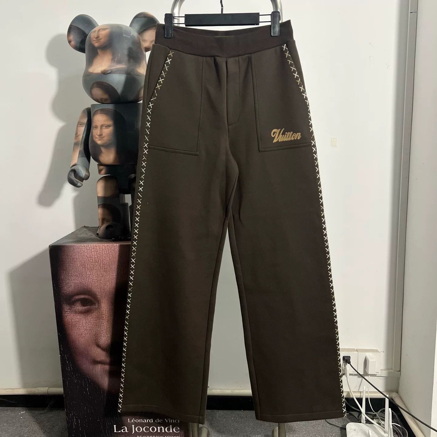 Louis Vuitton Louis Vuitton Embroidered Casual Pants 30 Men Size US 30 / EU 46 - 1 Thumbnail